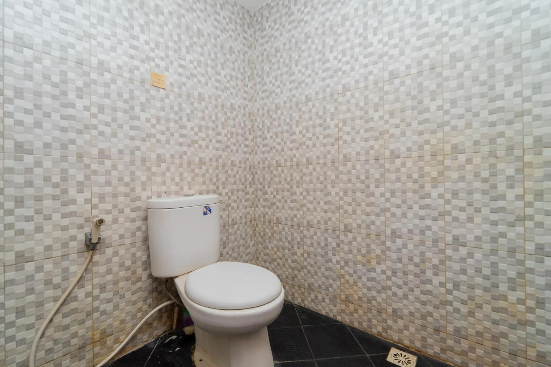 Bathroom in RedLiving Apartemen Gateway Cicadas - Sarana Cipta Mahakarya