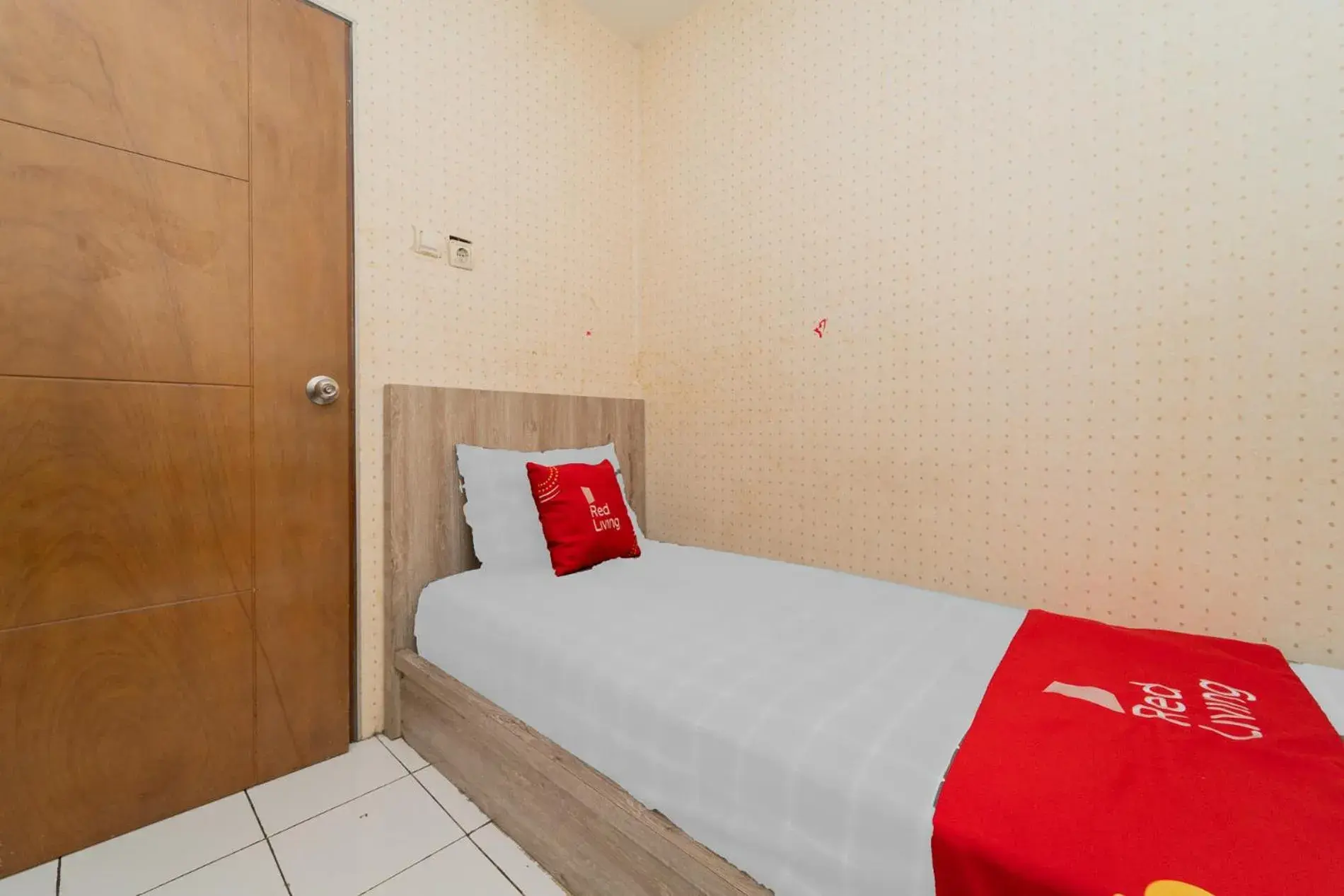 Bedroom in RedLiving Apartemen Gateway Cicadas - Sarana Cipta Mahakarya Bedroom in RedLiving Apartemen Gateway Cicadas - Sarana Cipta Mahakarya