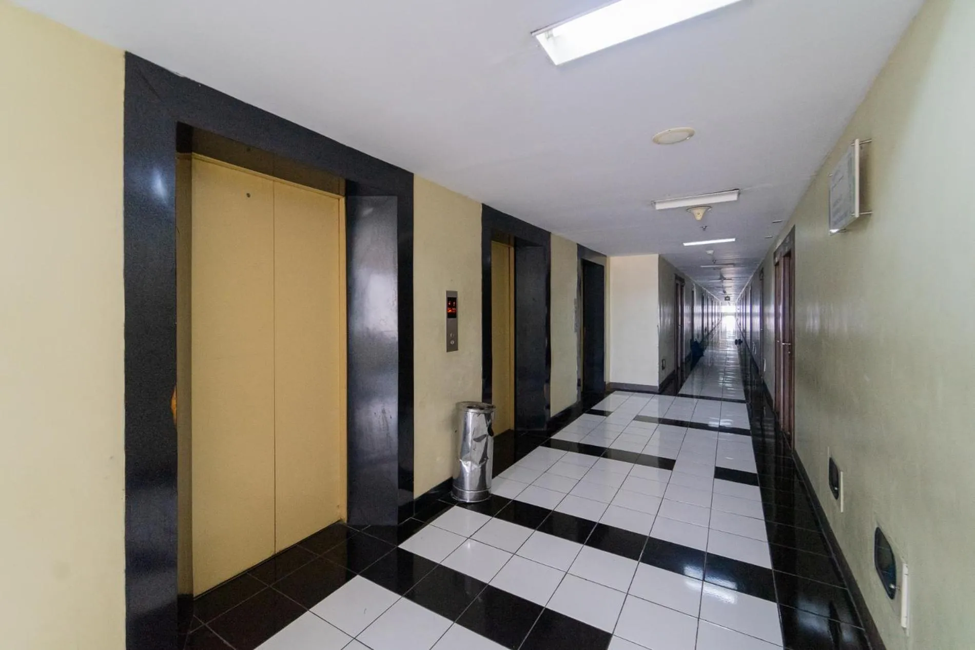 elevator in RedLiving Apartemen Gateway Cicadas - Sarana Cipta Mahakarya