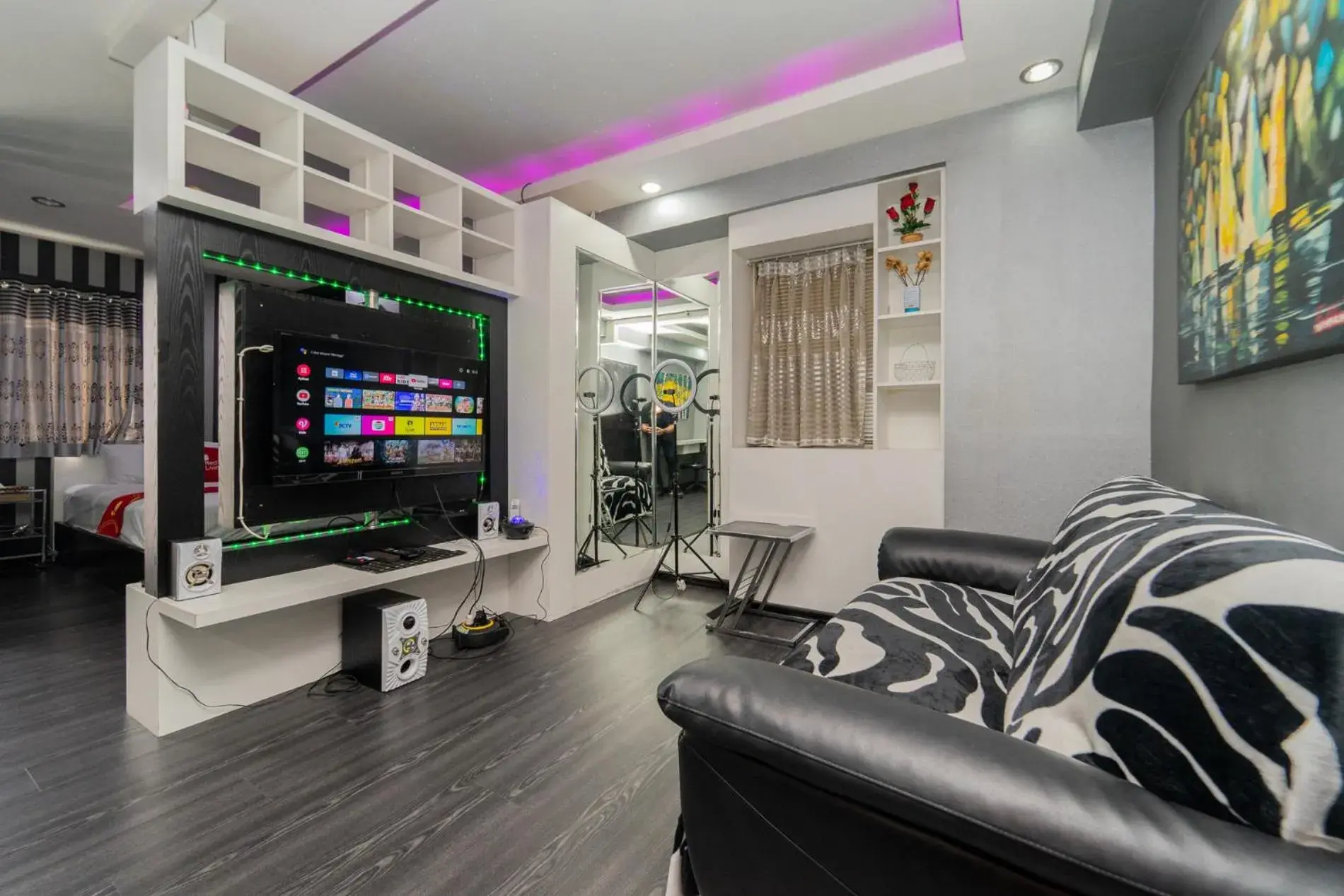 Living room in RedLiving Apartemen Gateway Cicadas - Sarana Cipta Mahakarya Living room in RedLiving Apartemen Gateway Cicadas - Sarana Cipta Mahakarya