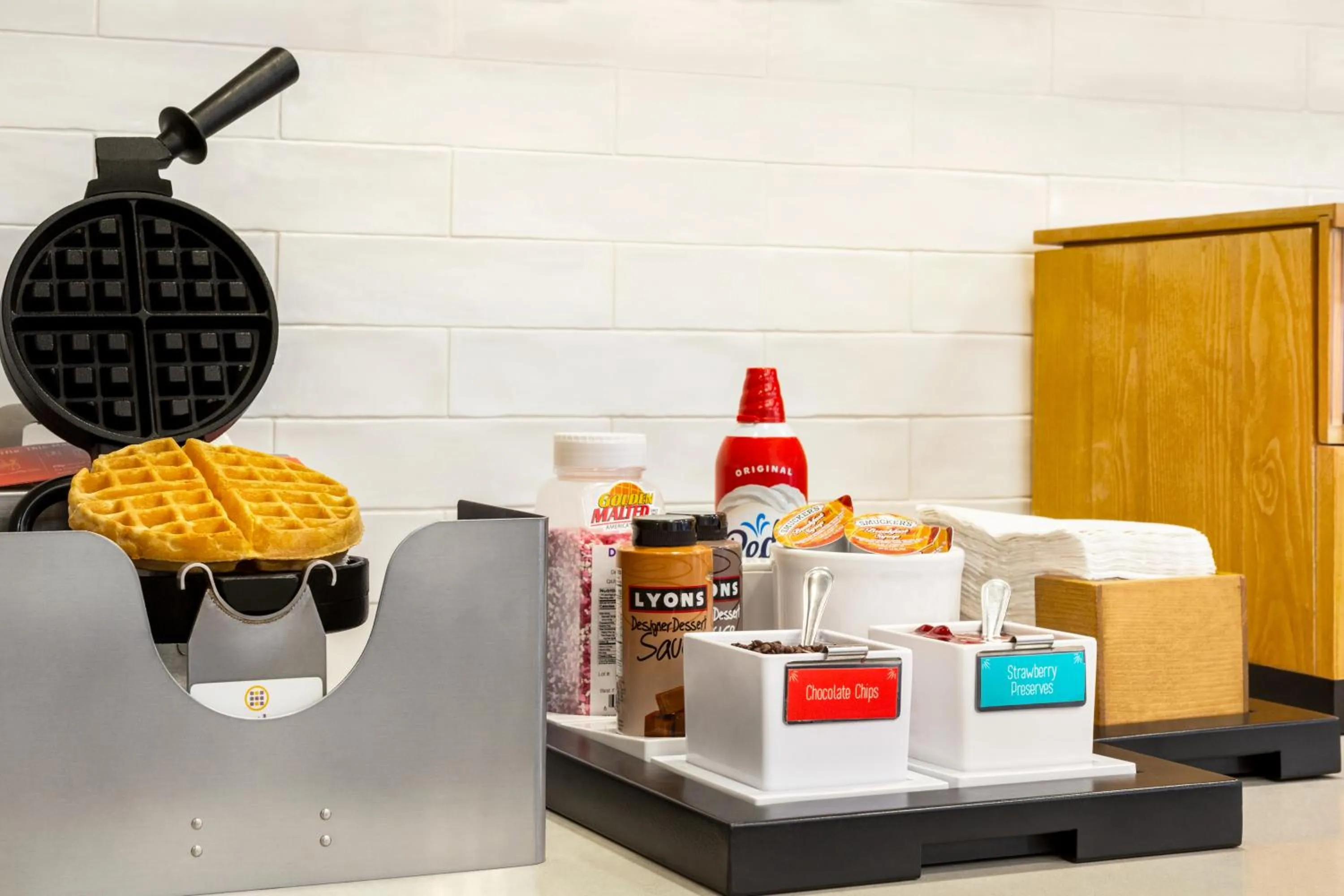 Buffet breakfast in Hampton Inn & Suites York South