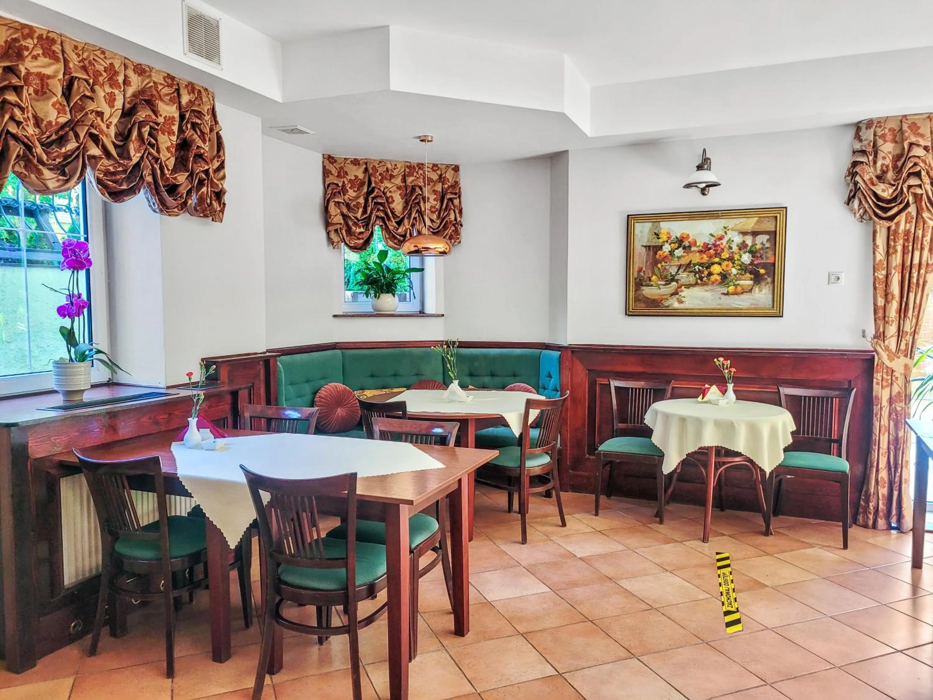 Breakfast in Villa Jedynak