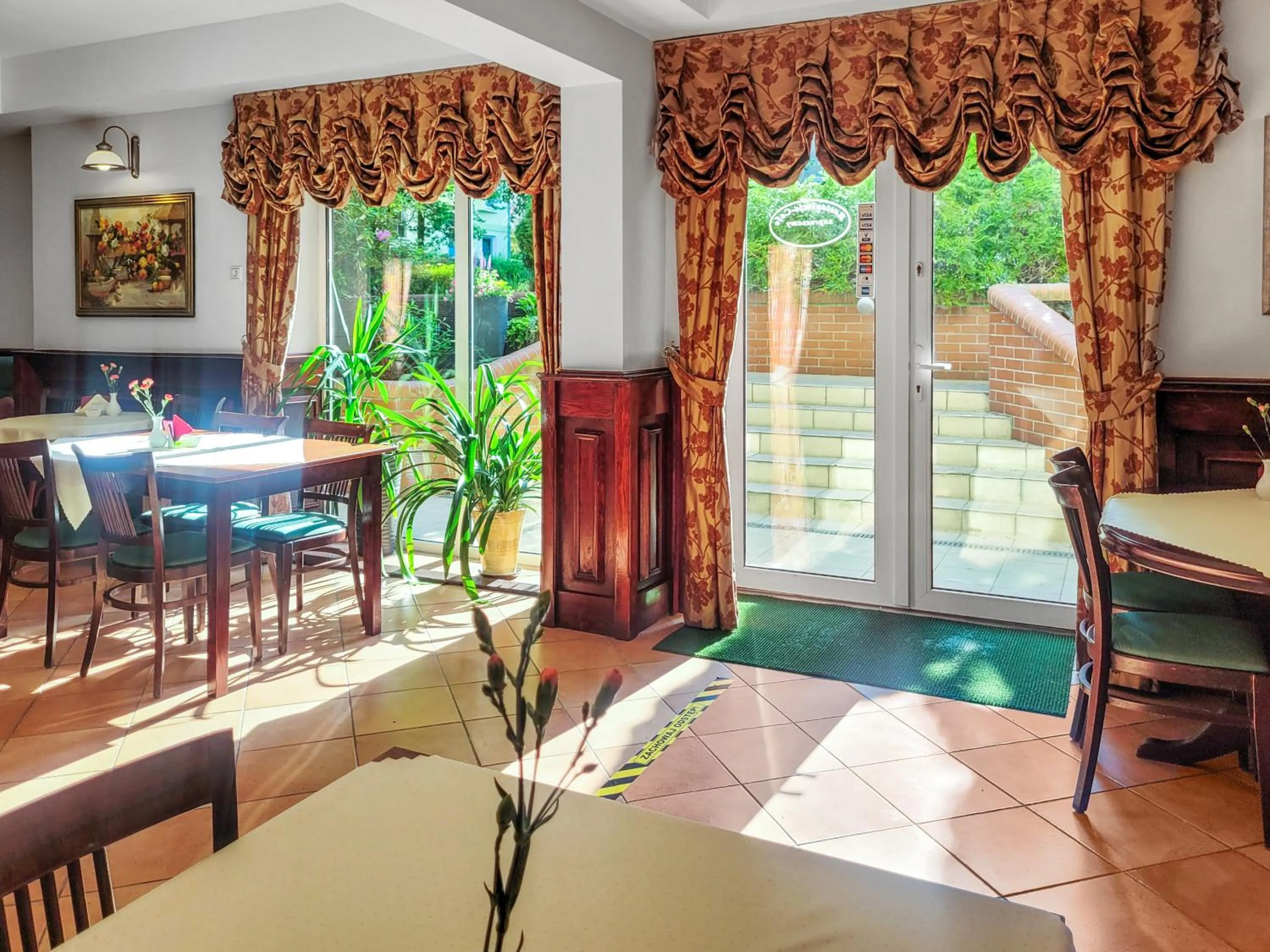 Breakfast in Villa Jedynak