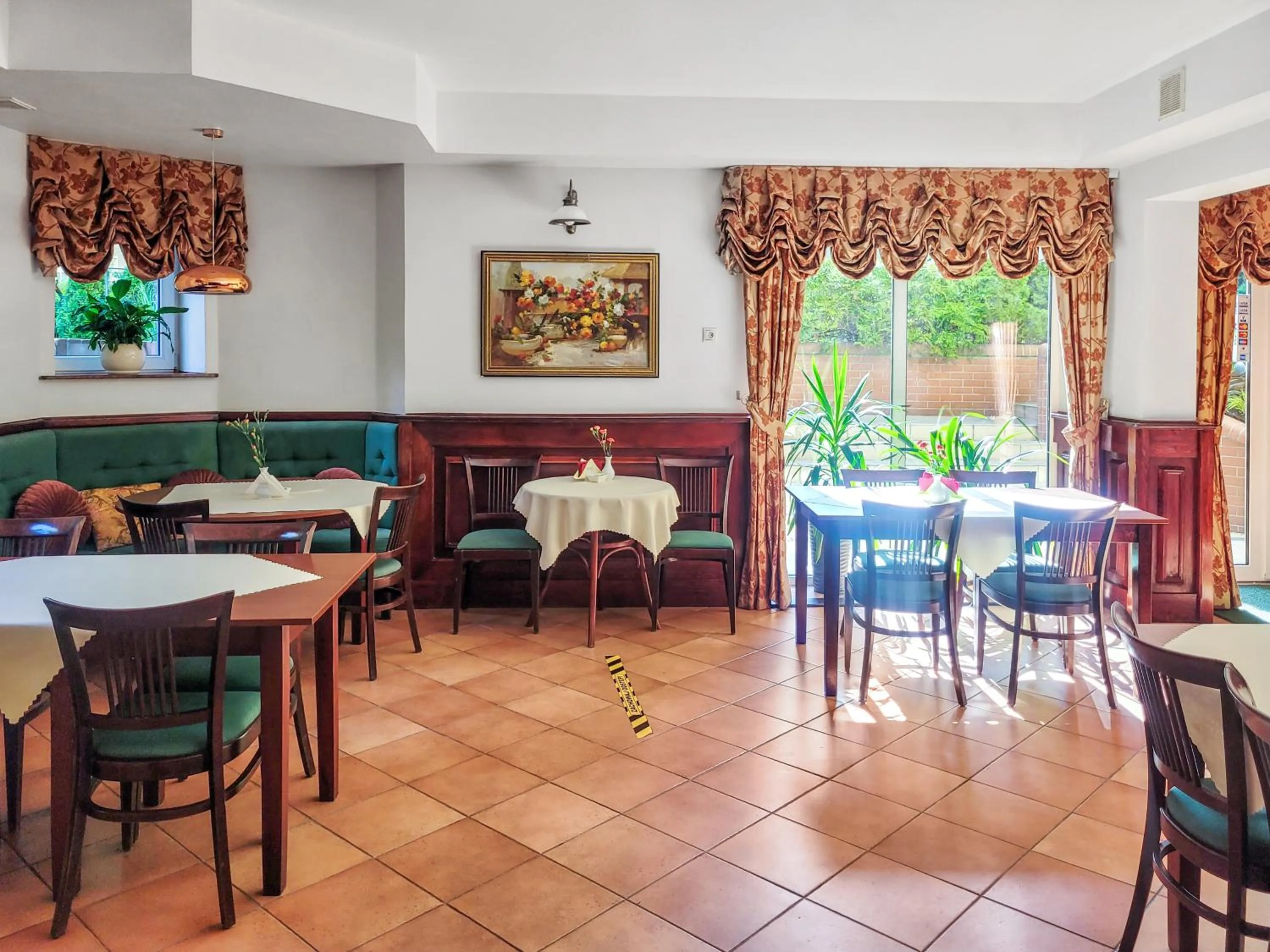 Breakfast in Villa Jedynak