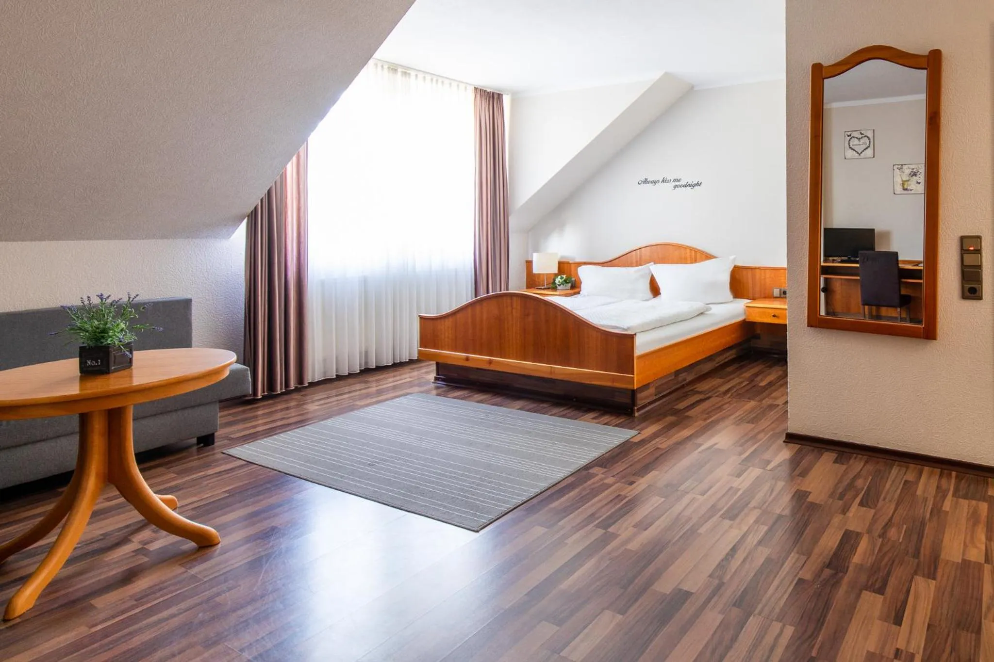 Bed in Hotel Garni Zum Dorfbrunnen