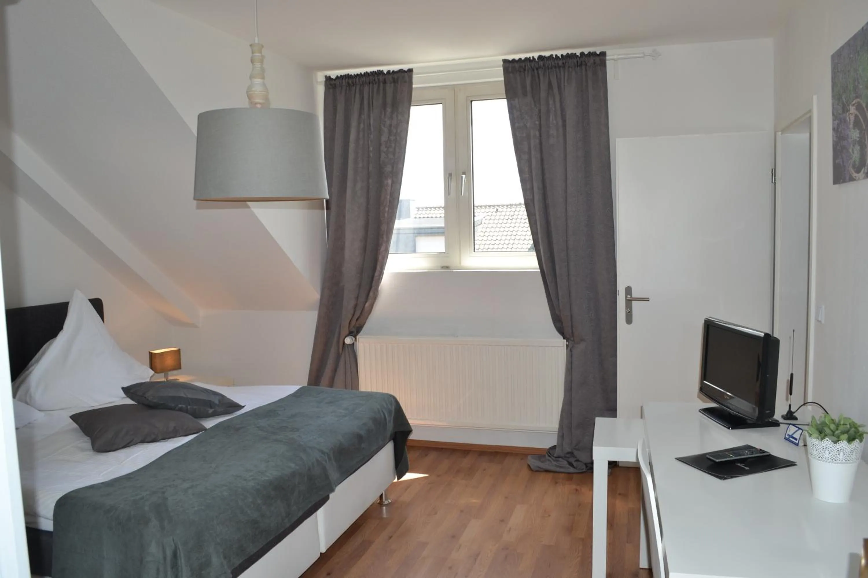 Day, Bed in Hotel Garni Zum Dorfbrunnen