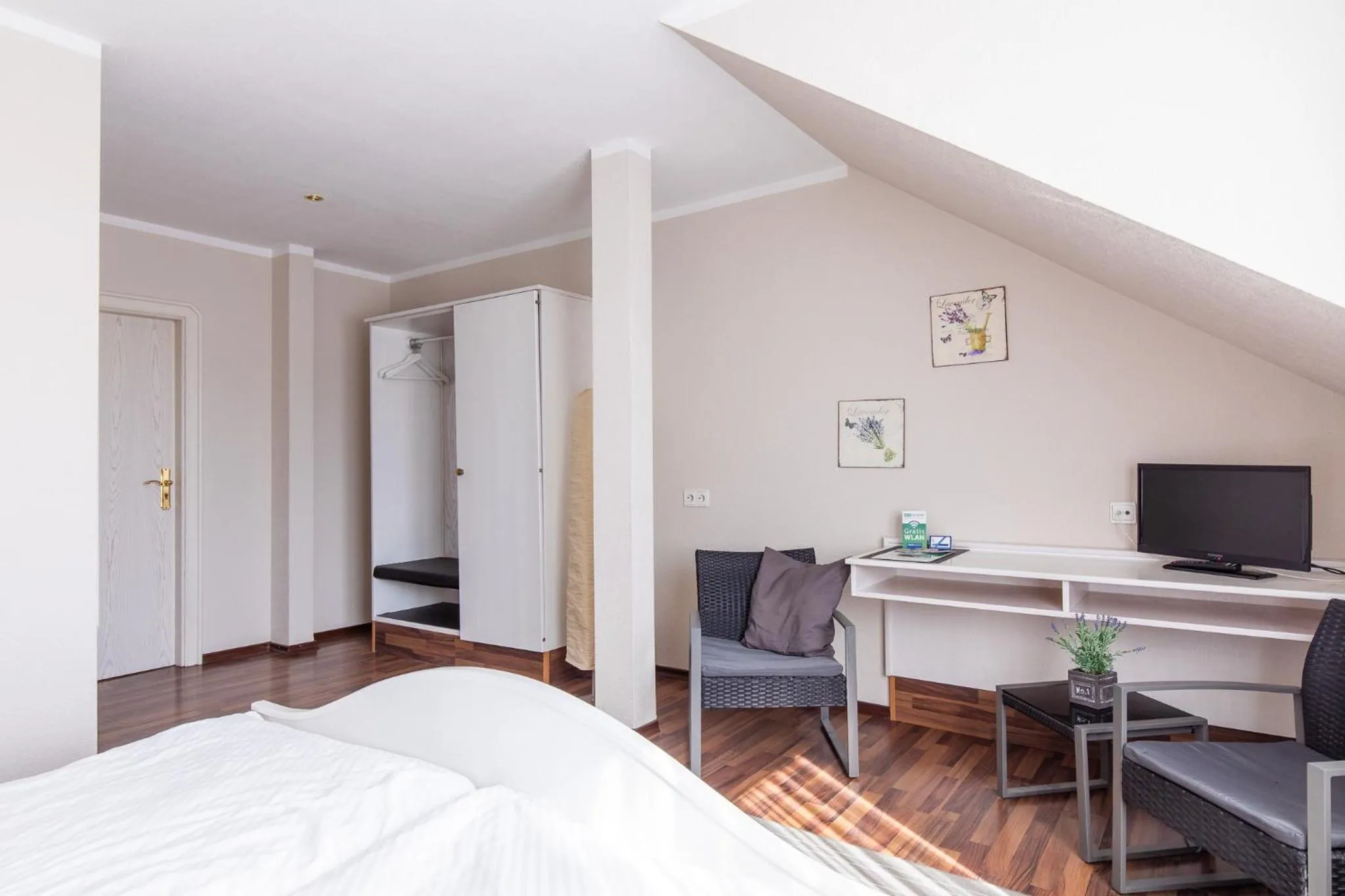 Bed in Hotel Garni Zum Dorfbrunnen