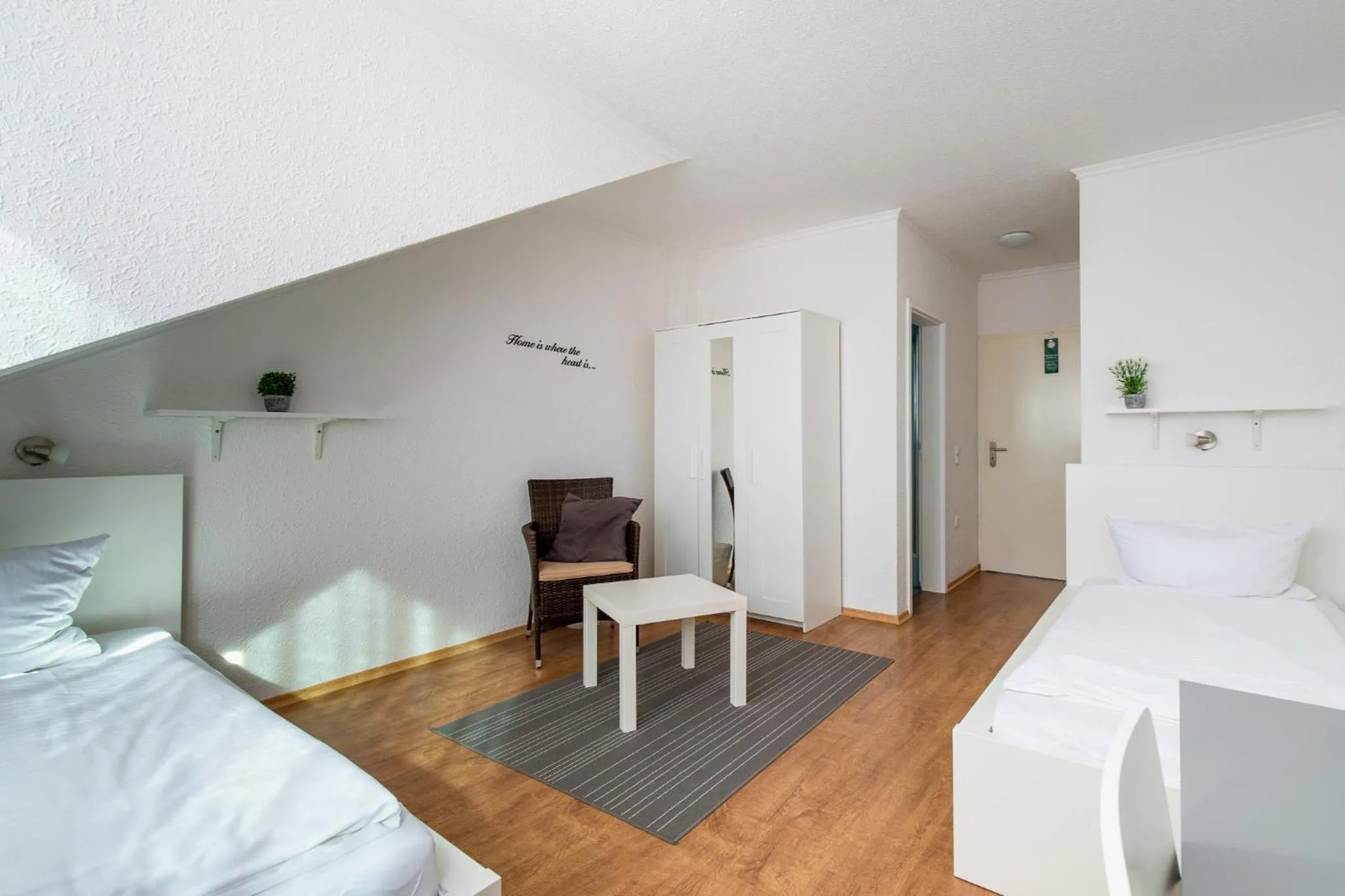 Bed in Hotel Garni Zum Dorfbrunnen