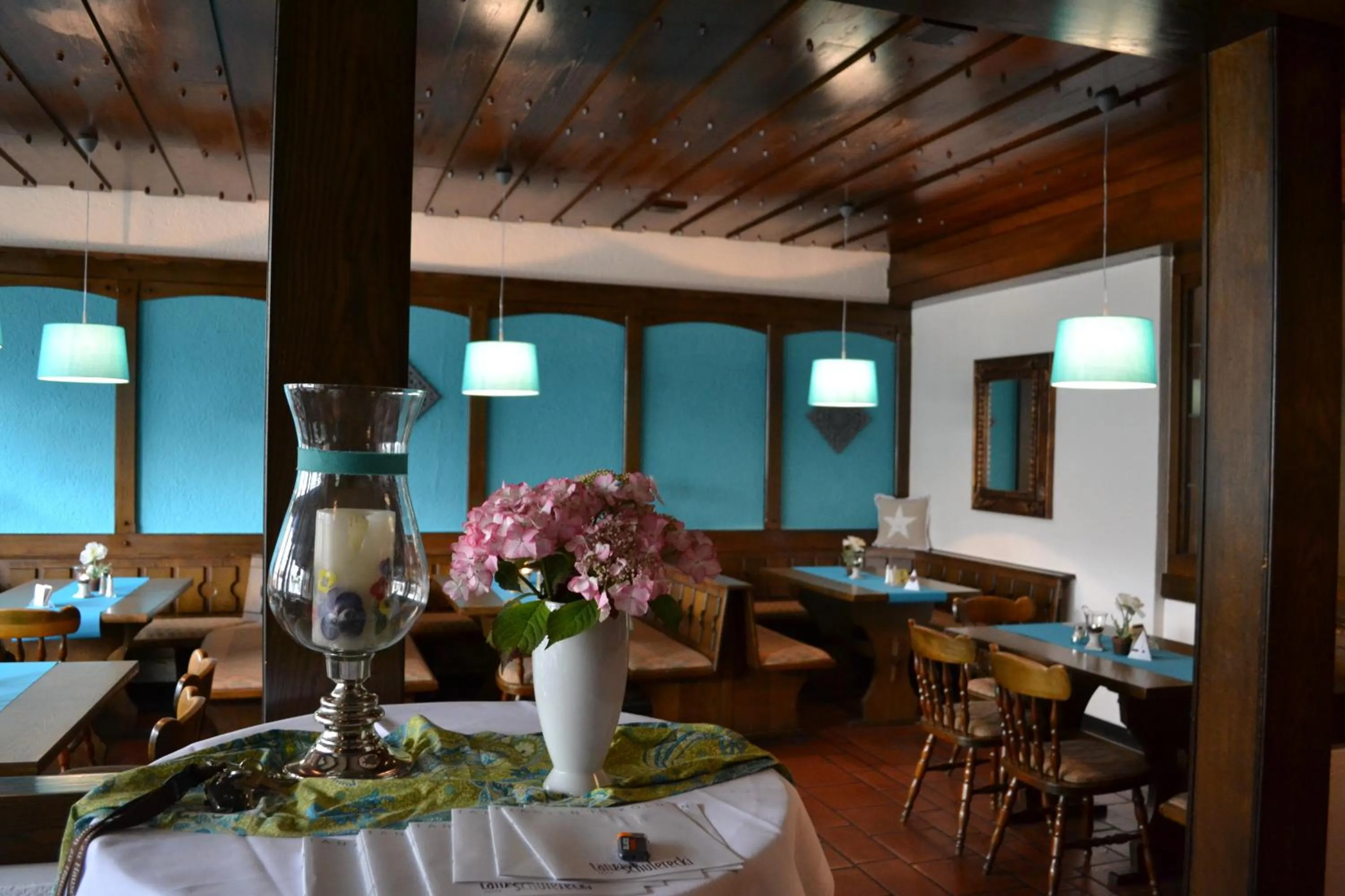 Restaurant/places to eat in Hotel Garni Zum Dorfbrunnen