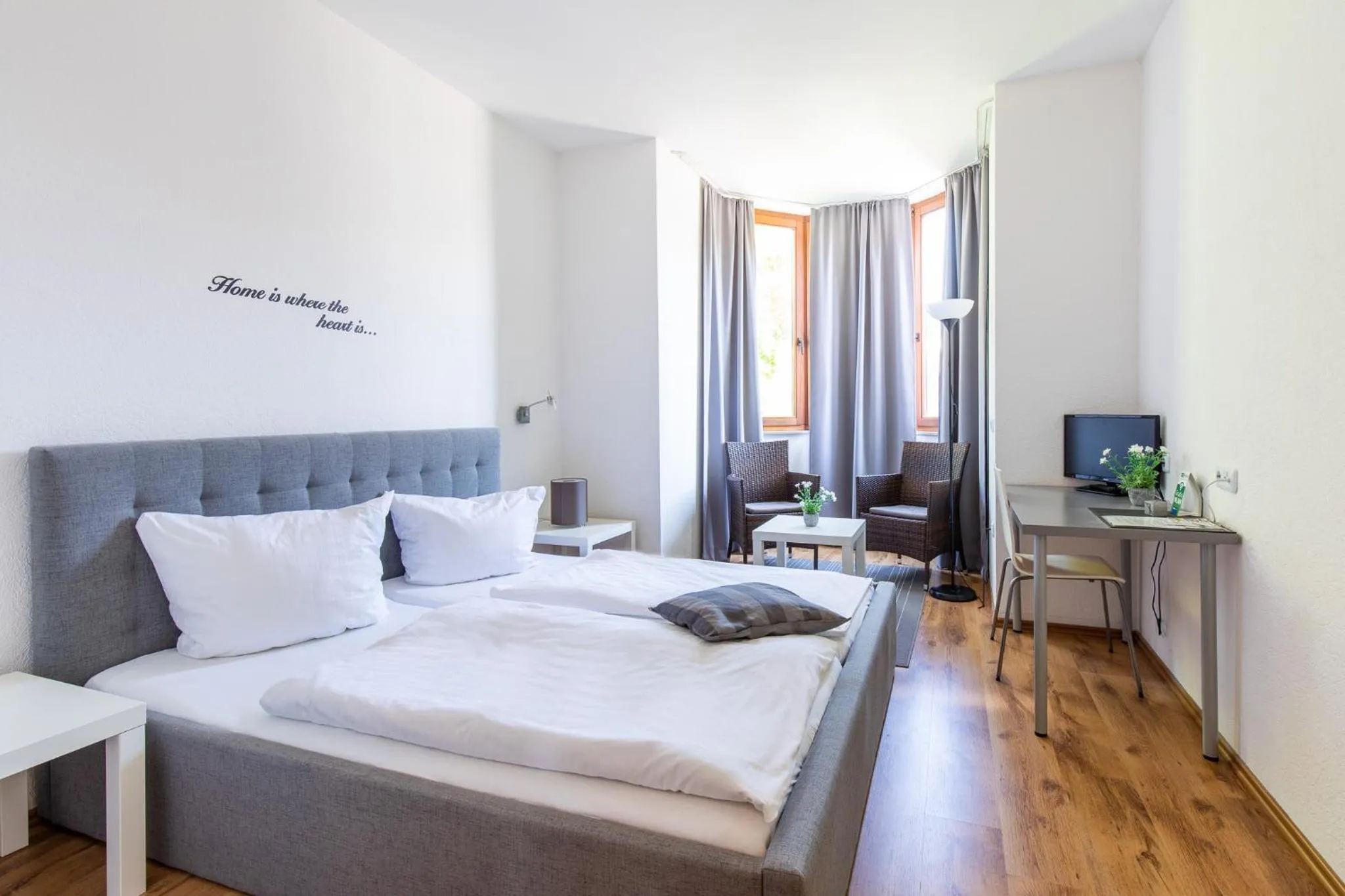 Bed in Hotel Garni Zum Dorfbrunnen