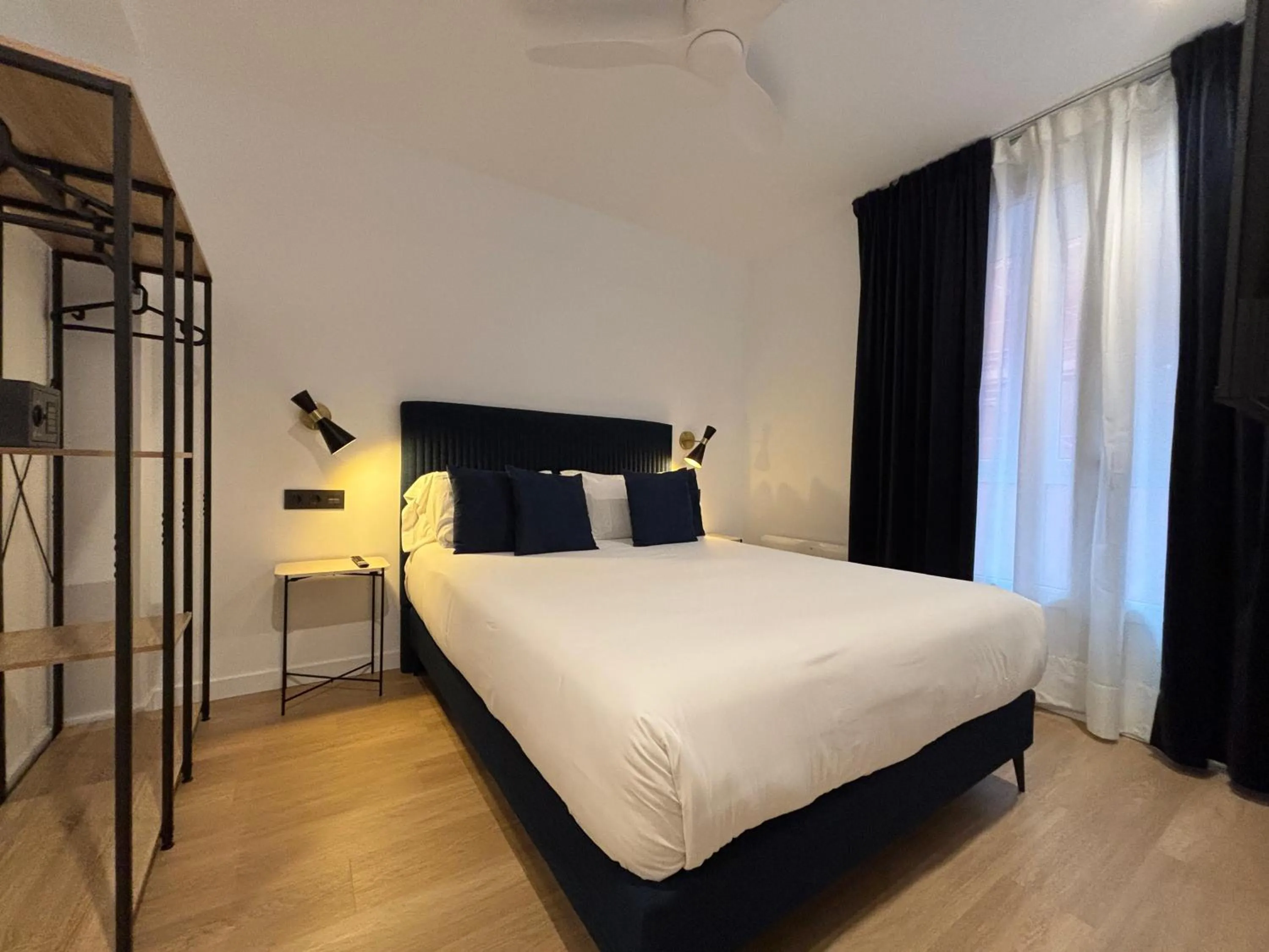 Photo of the whole room, Bed in Arenal Suites Bilbao