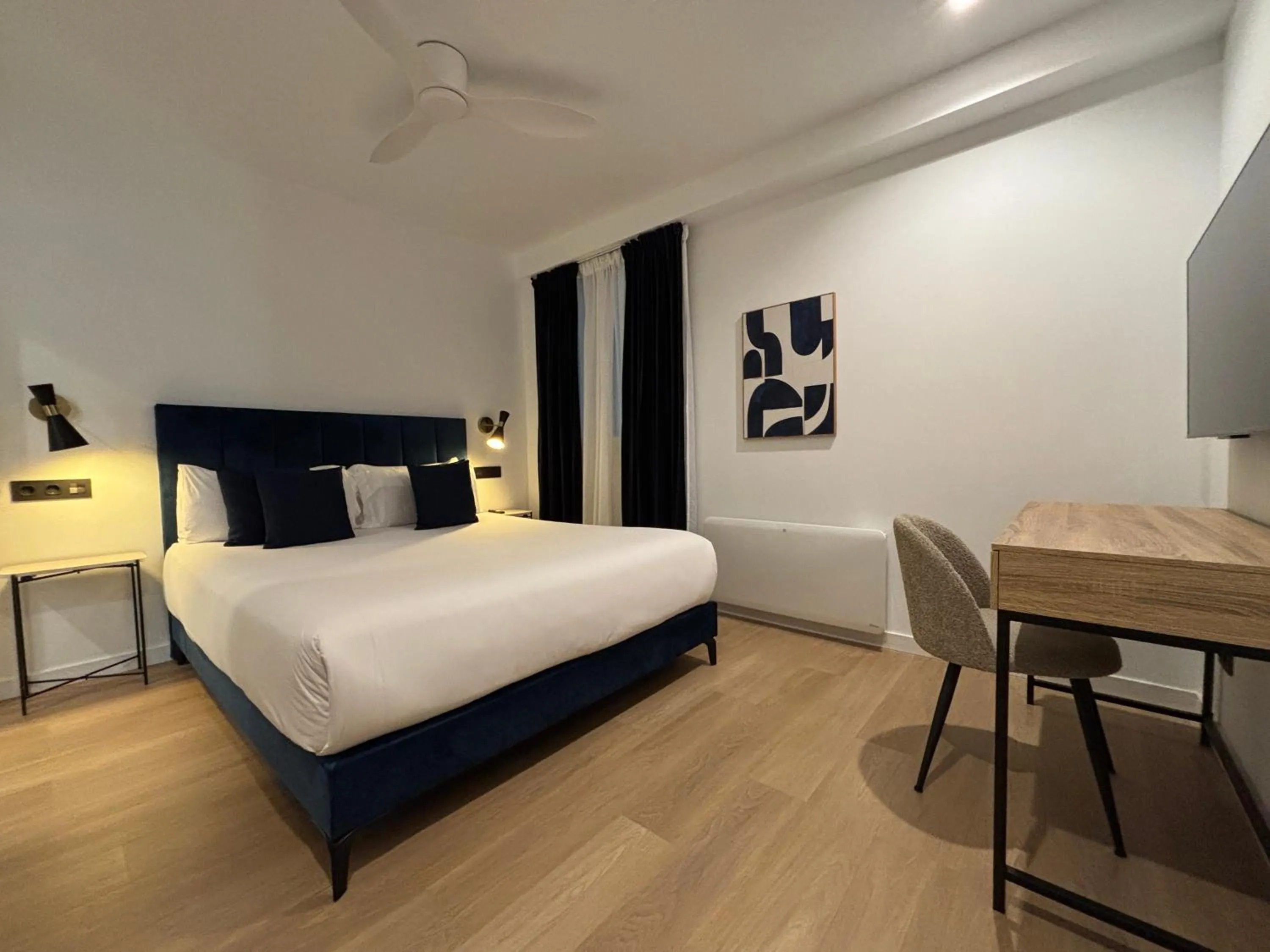 Photo of the whole room, Bed in Arenal Suites Bilbao