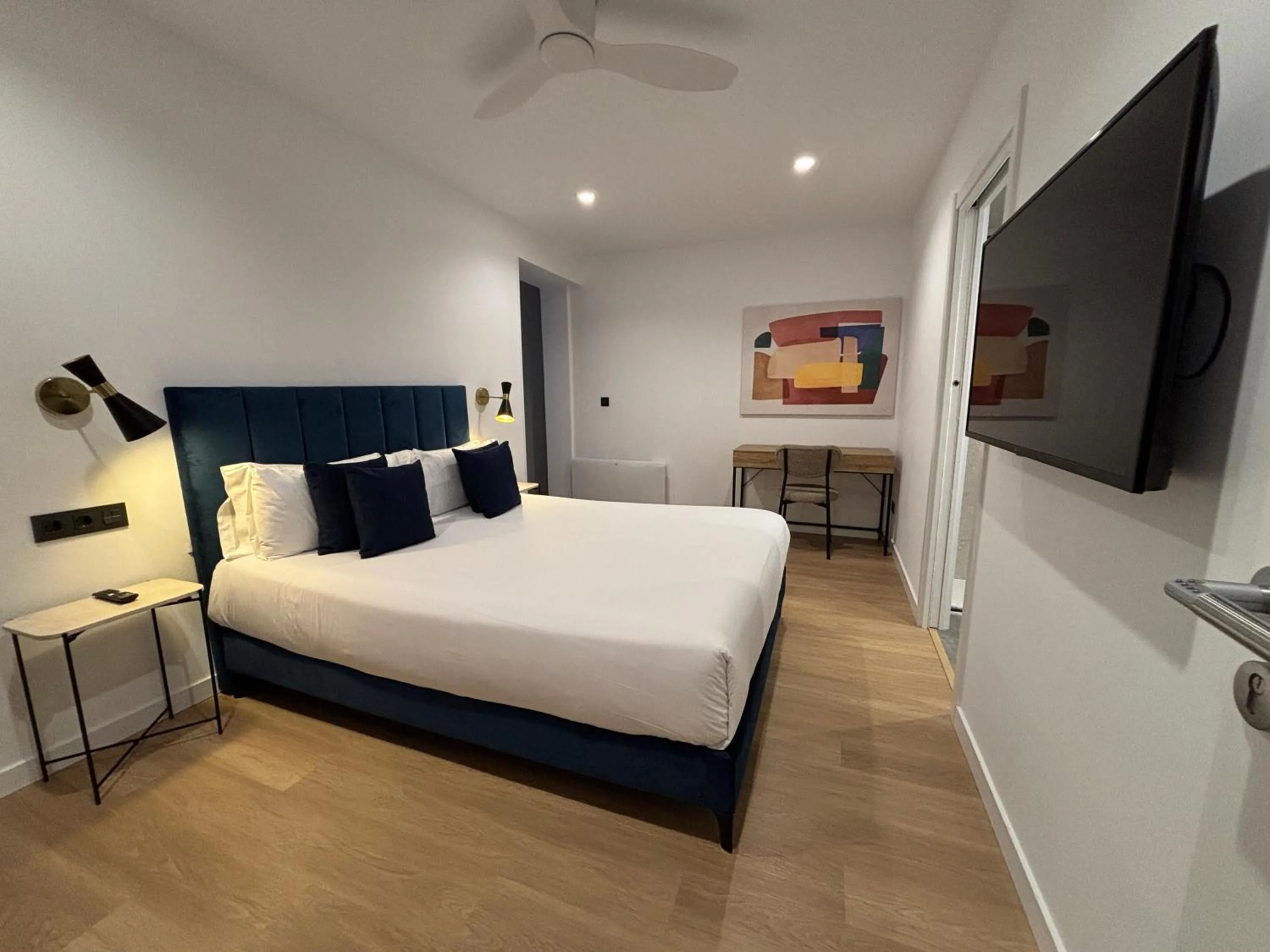 Photo of the whole room, Bed in Arenal Suites Bilbao