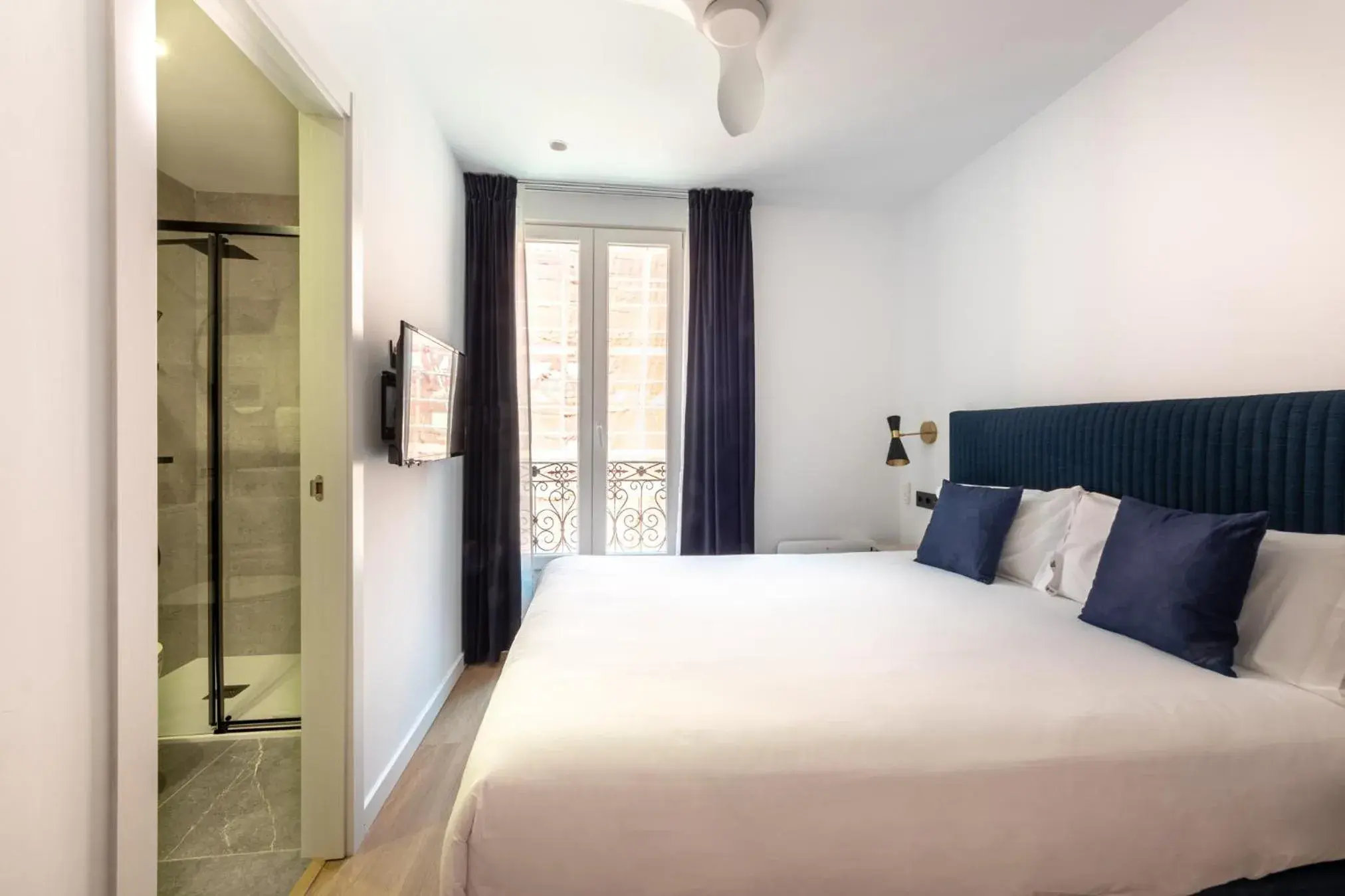 Small Double Room in Arenal Suites Bilbao Small Double Room in Arenal Suites Bilbao