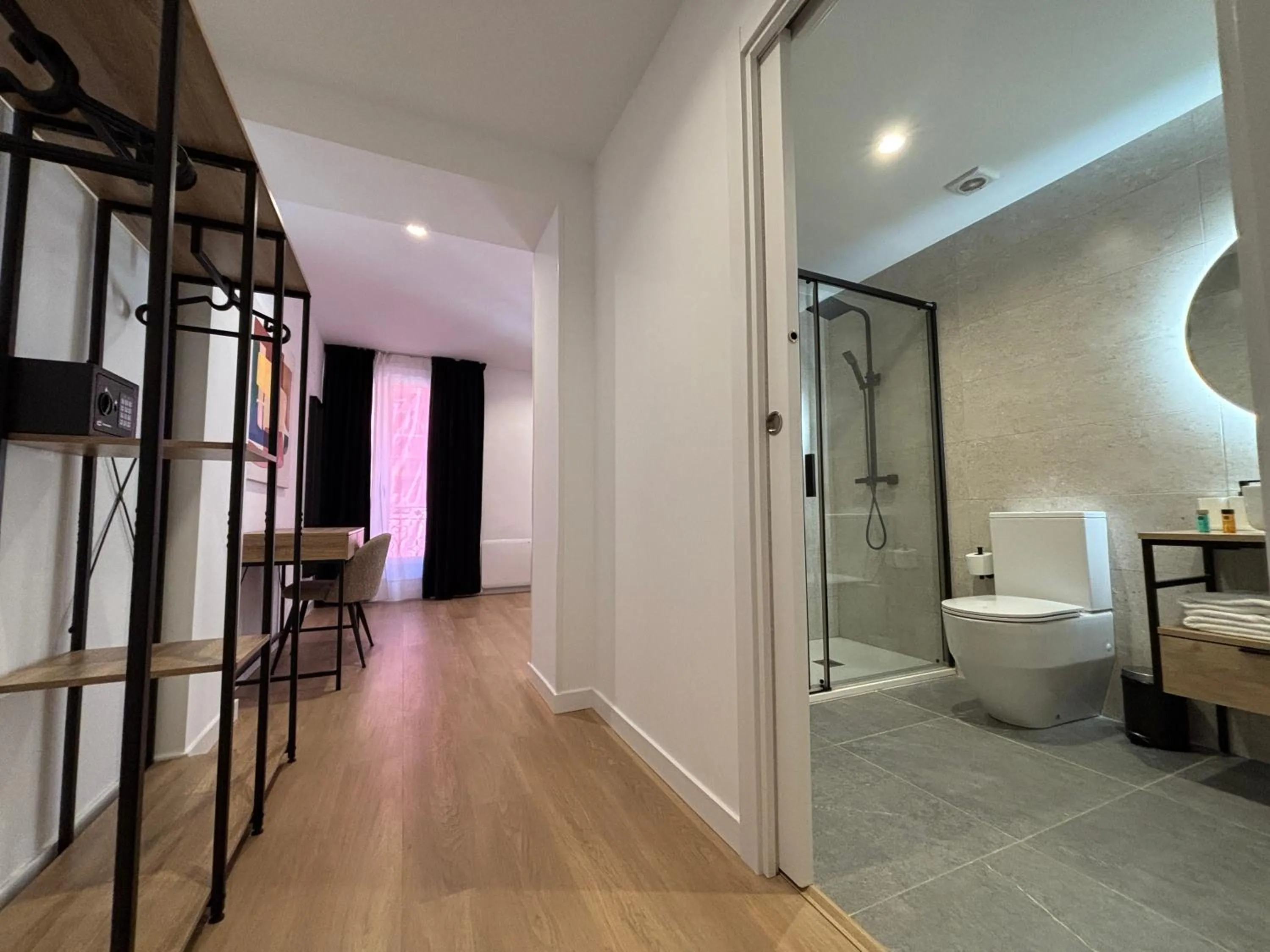 Photo of the whole room in Arenal Suites Bilbao