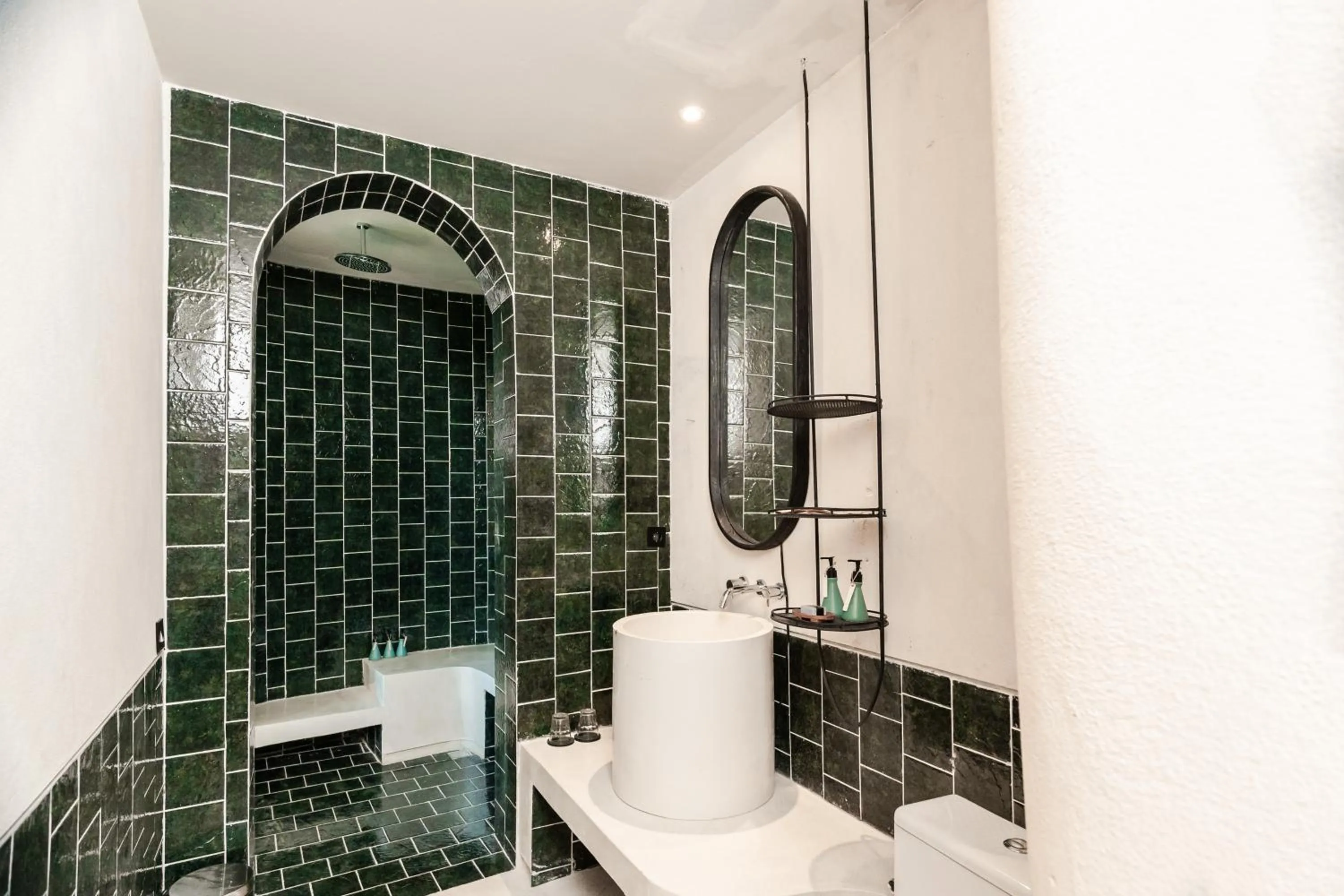 Shower in Desa Oculus