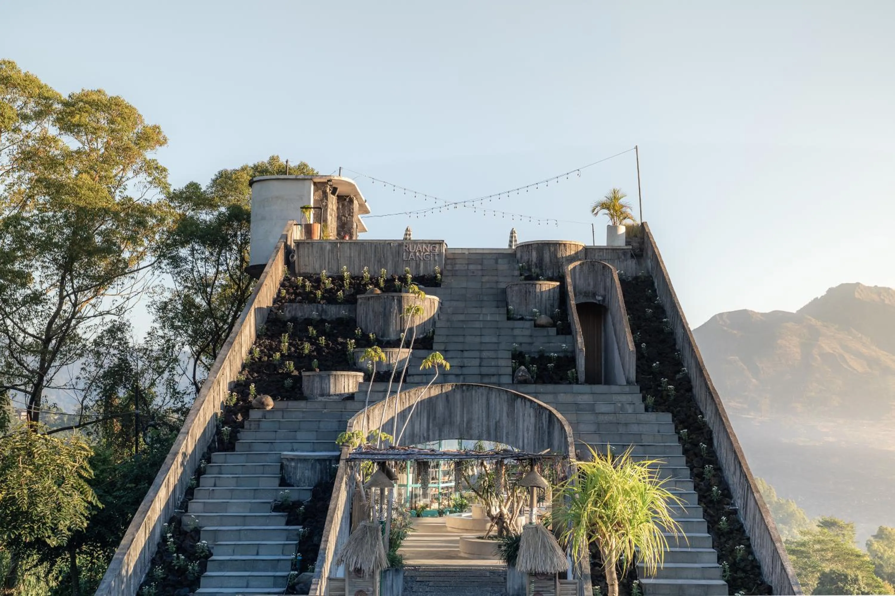 Property building in Desa Oculus