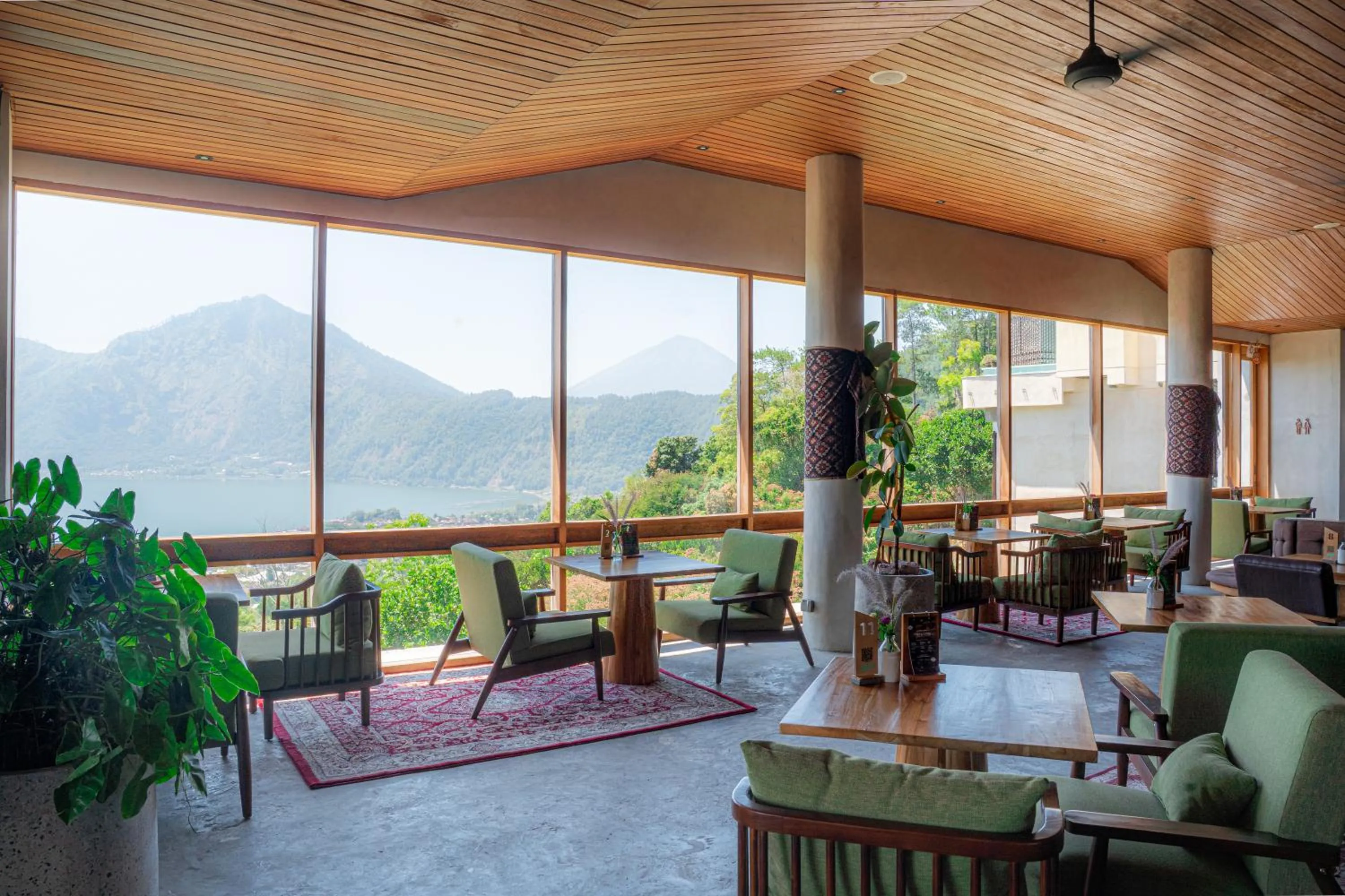 Restaurant/places to eat in Desa Oculus