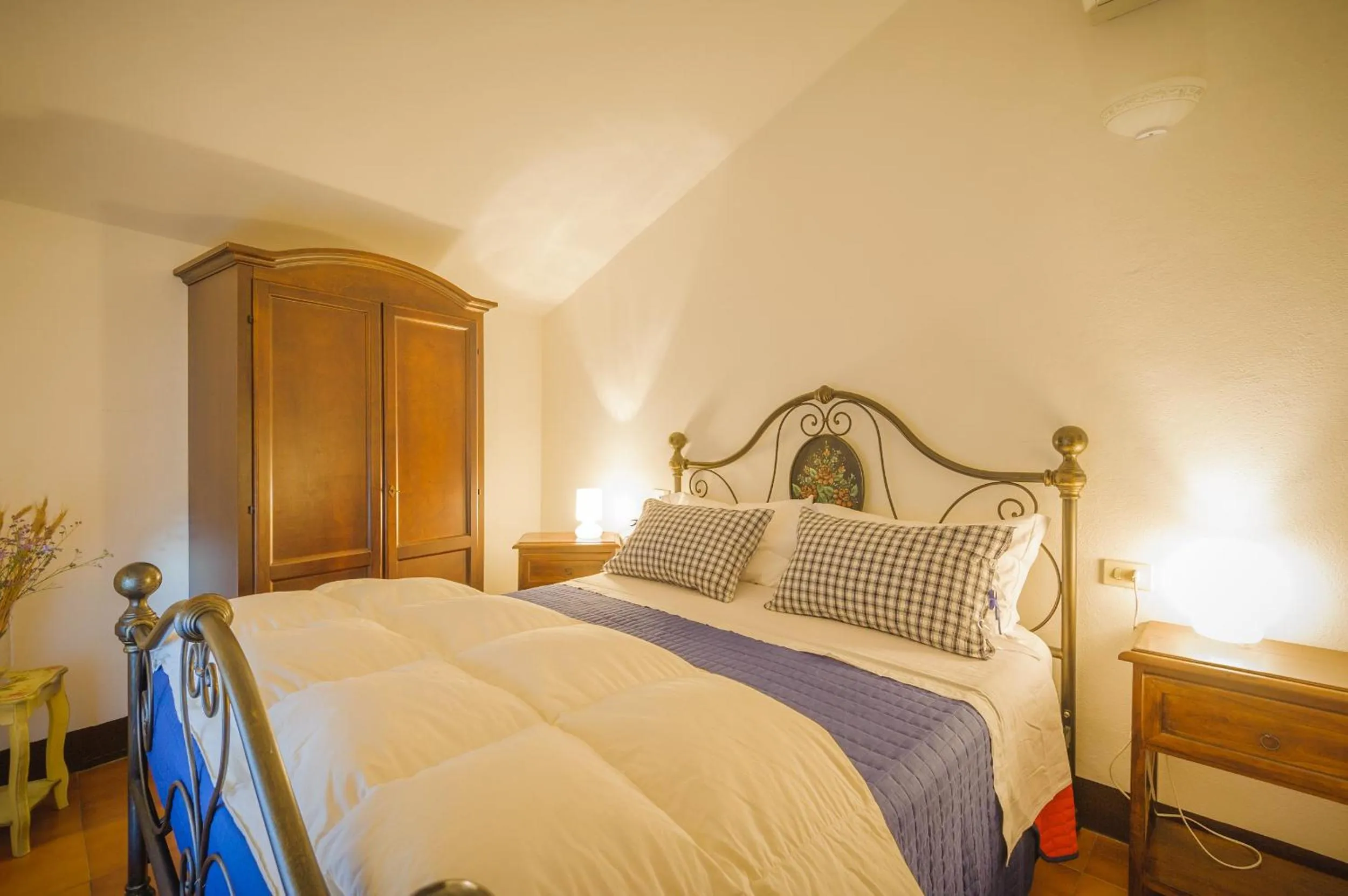 Photo of the whole room in Locanda di CasalMustia