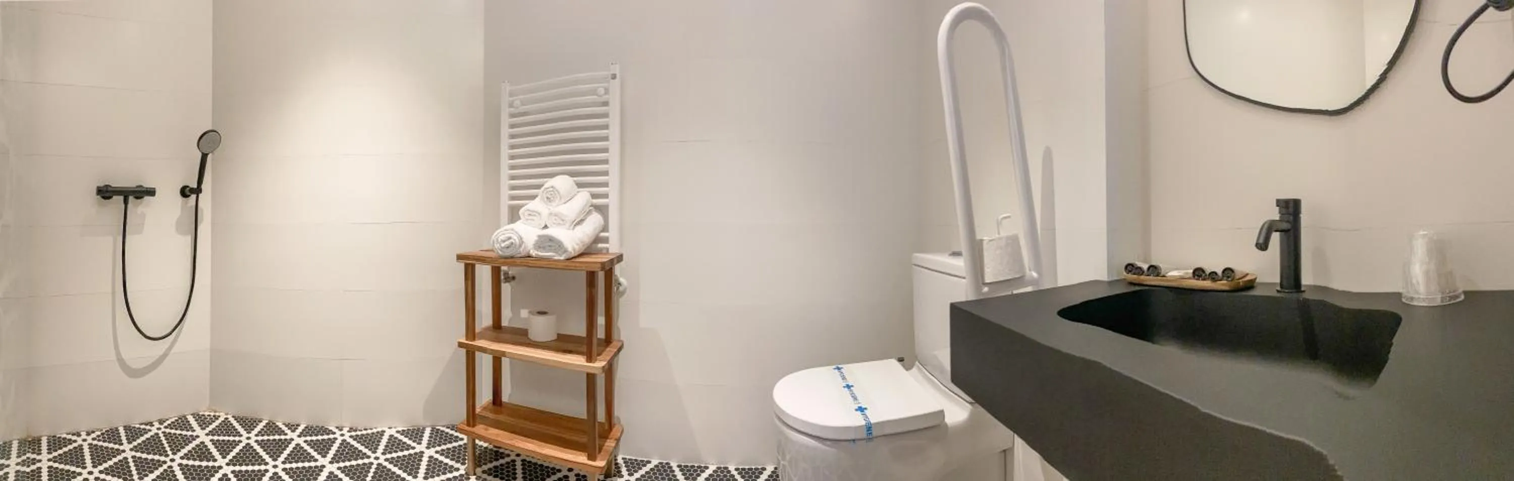 Shower in Hotel Arimune