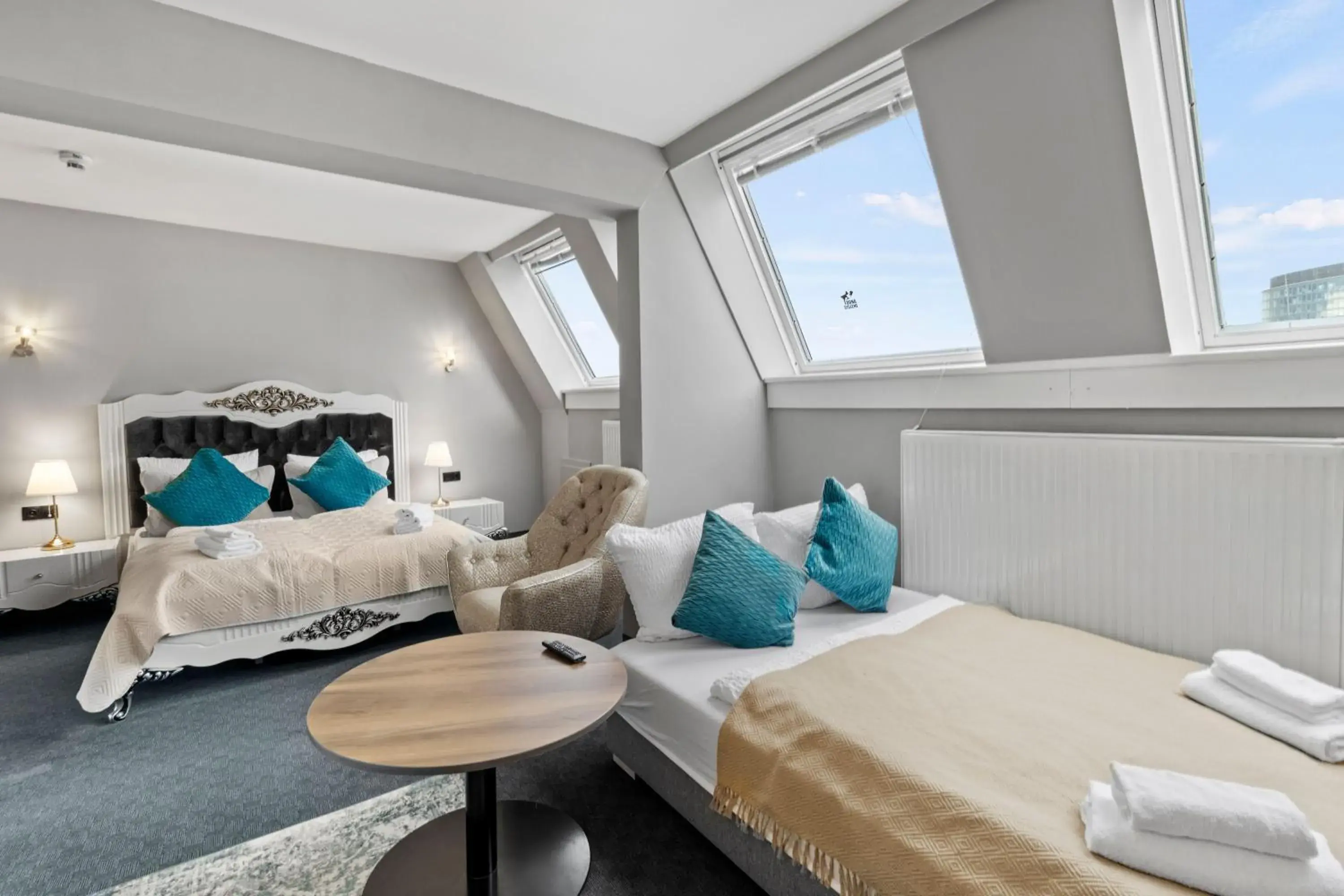 Deluxe Quadruple Room in Hotel George Vienna Deluxe Quadruple Room in Hotel George Vienna