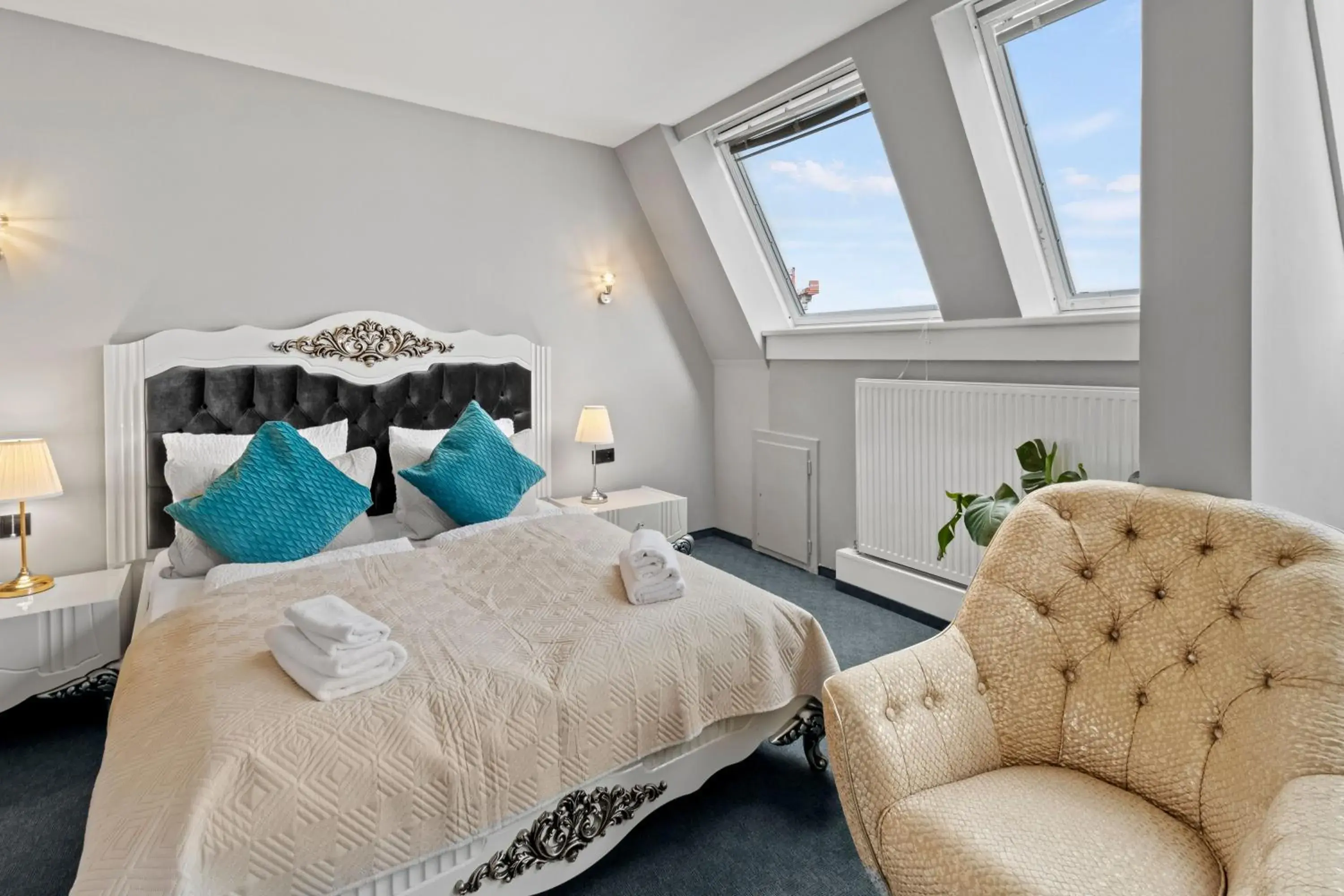 Deluxe Quadruple Room in Hotel George Vienna Deluxe Quadruple Room in Hotel George Vienna