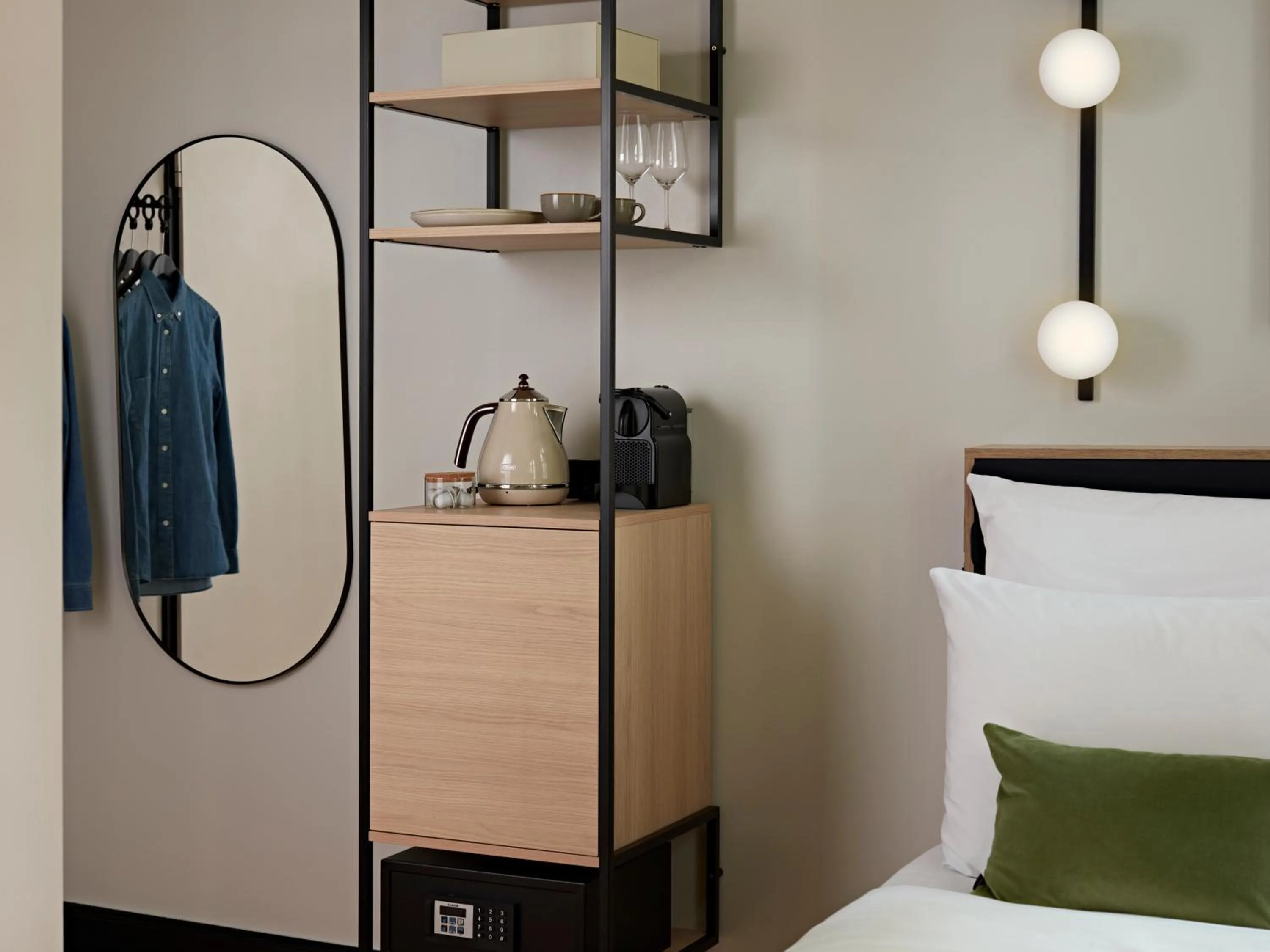 Bed in Numa Berlin Novela