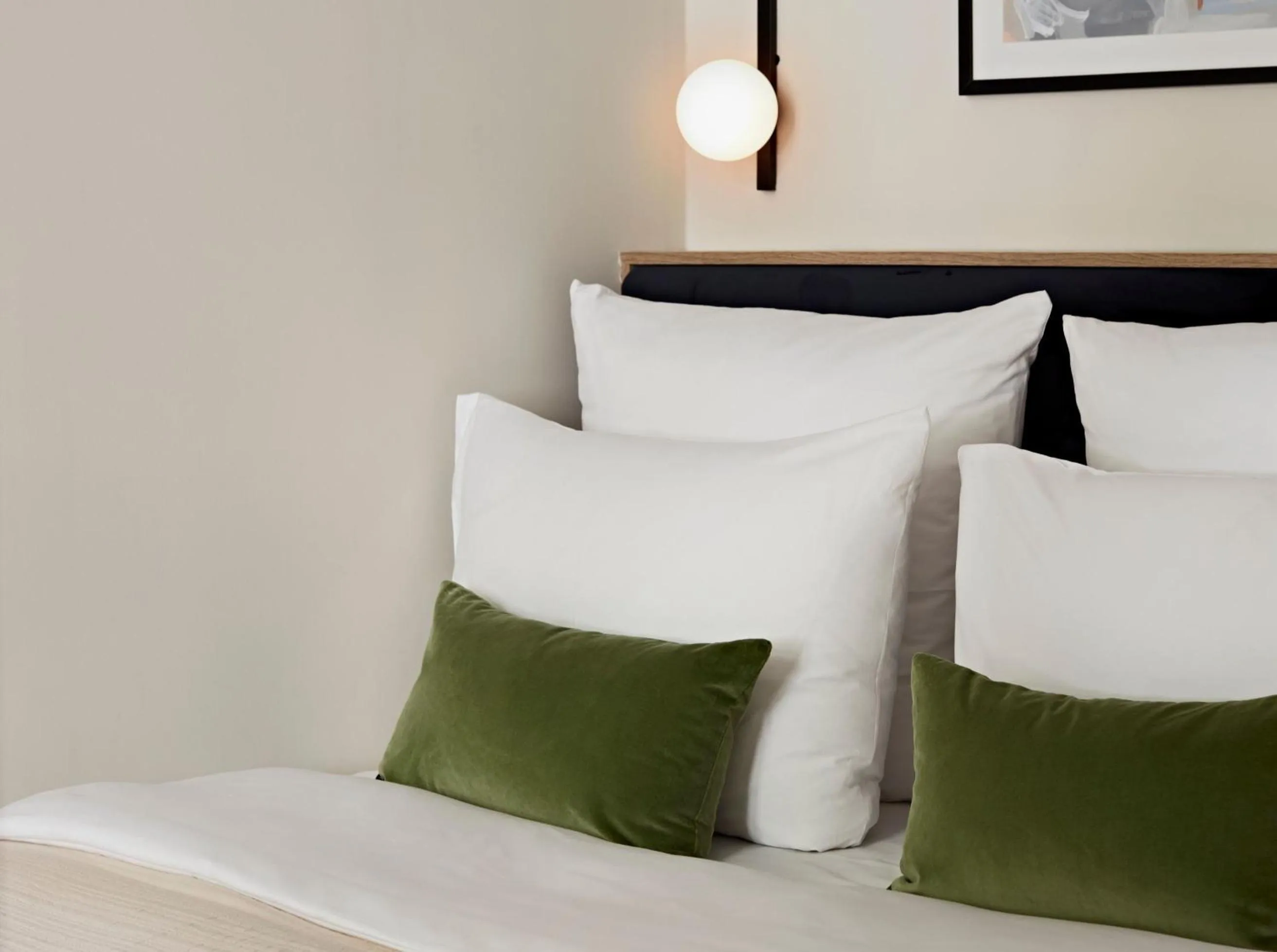 Bed in Numa Berlin Novela