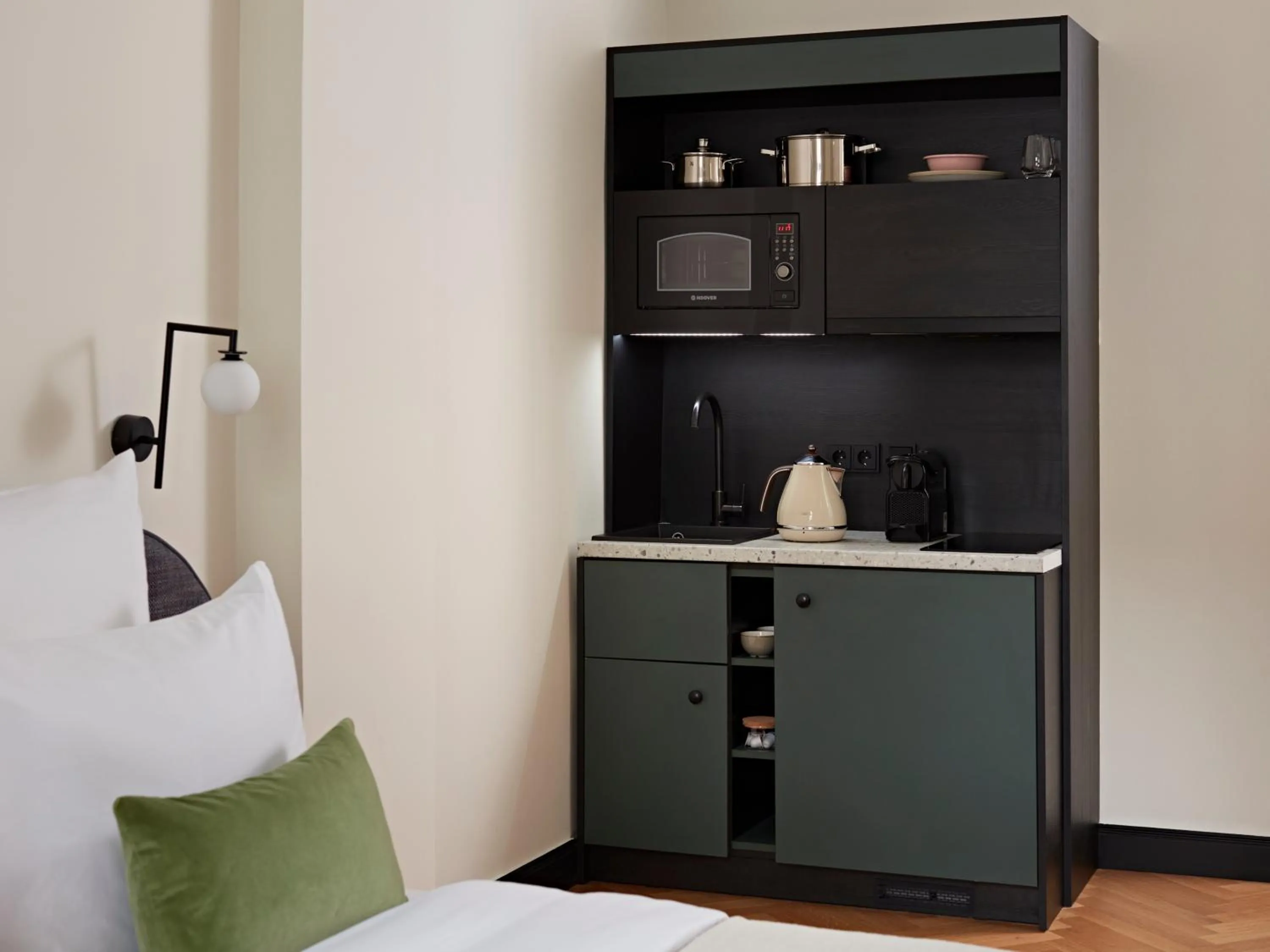 Bed in Numa Berlin Novela