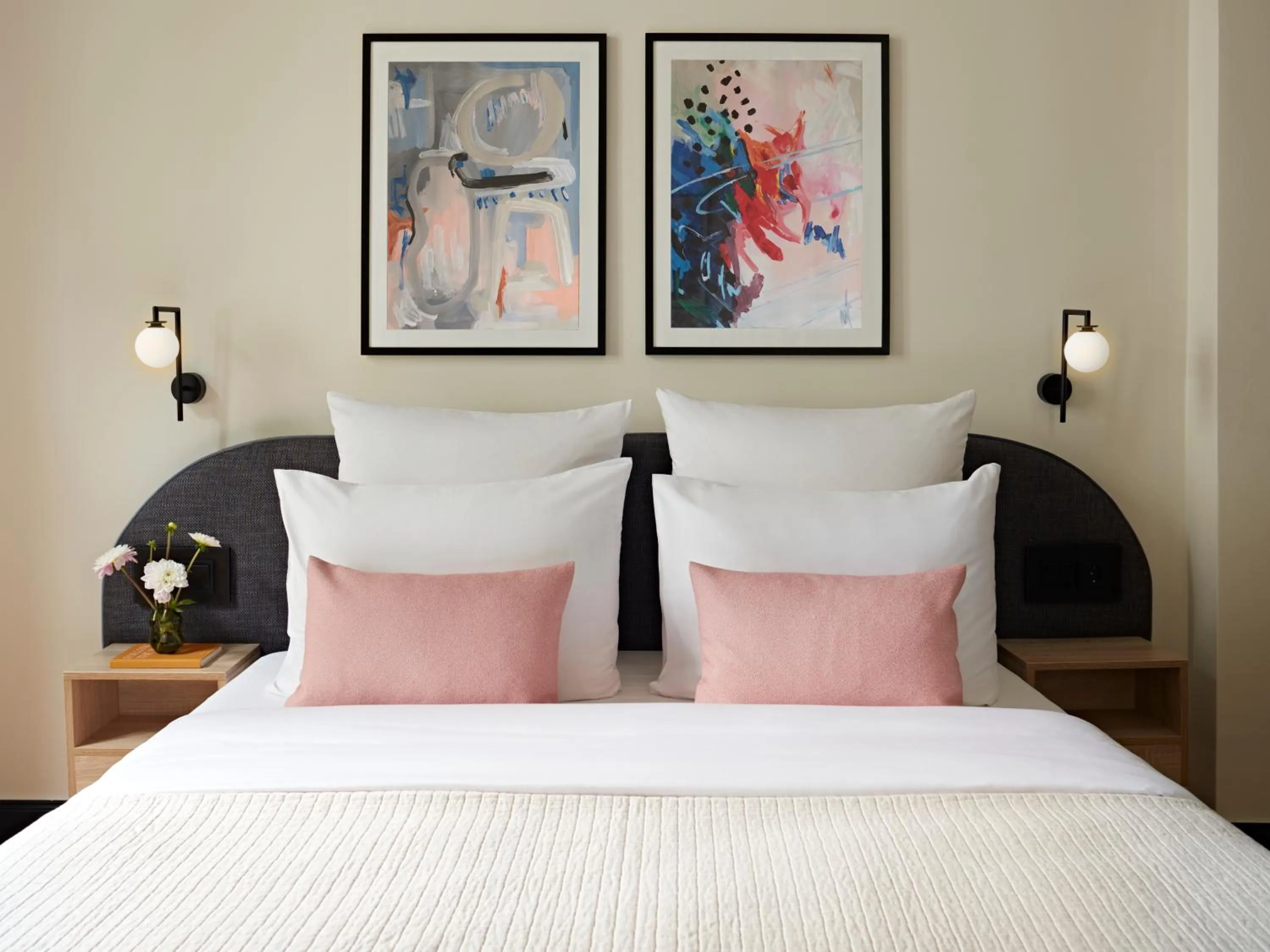 Bed in Numa Berlin Novela