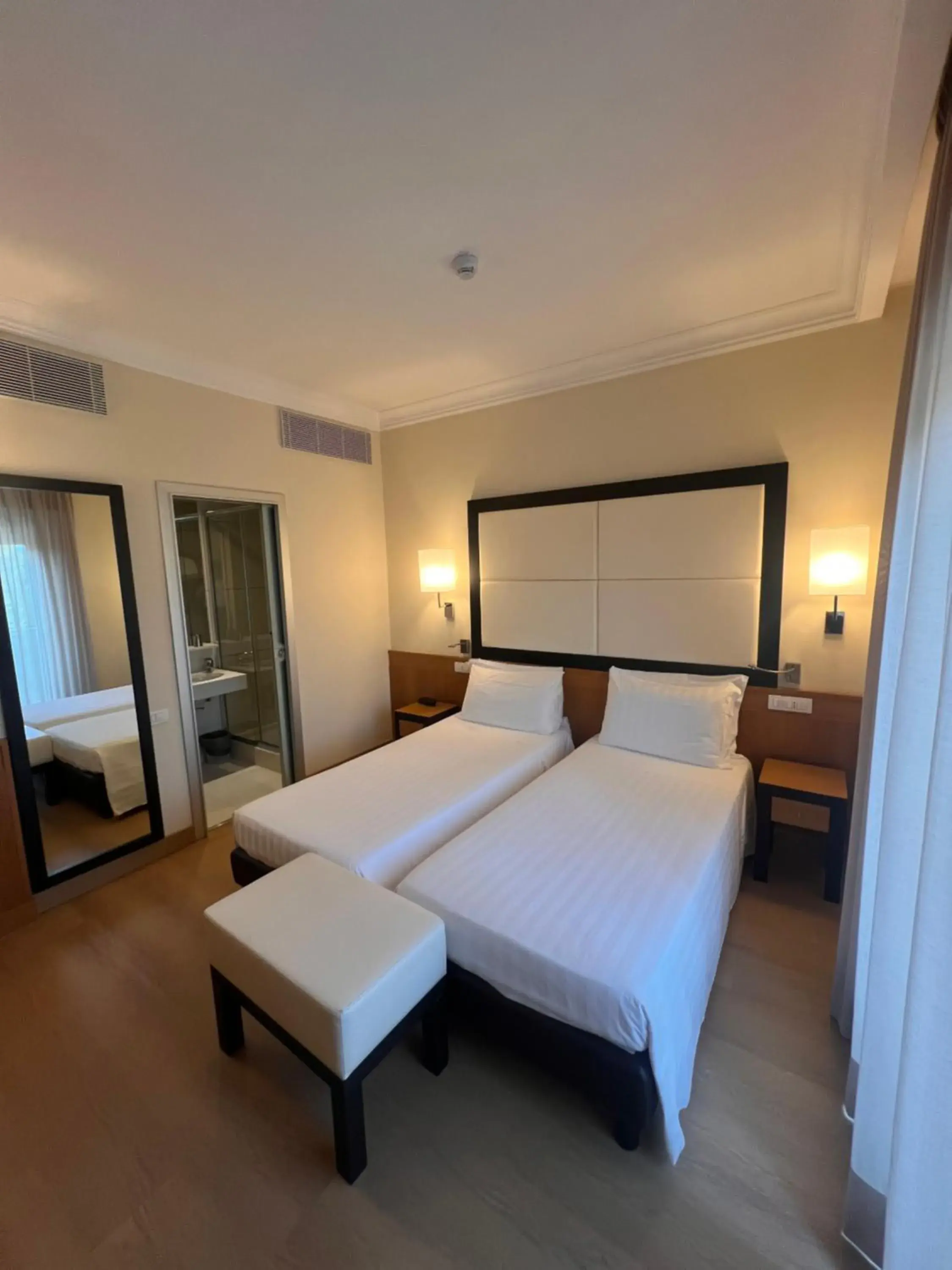 Twin Room in Hotel Daniel & Ristorante Cocchi Twin Room in Hotel Daniel & Ristorante Cocchi