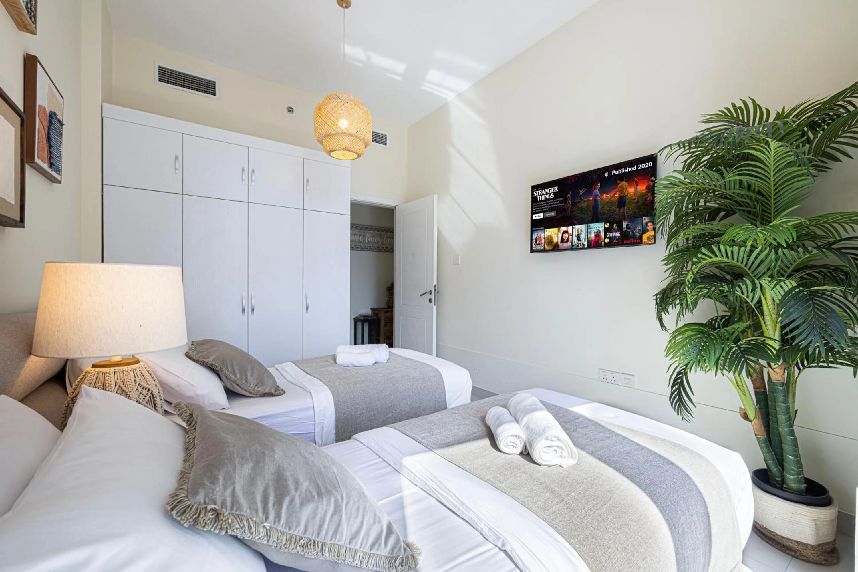 Bed in Stylish 3 bedrooms Boho-Style Home