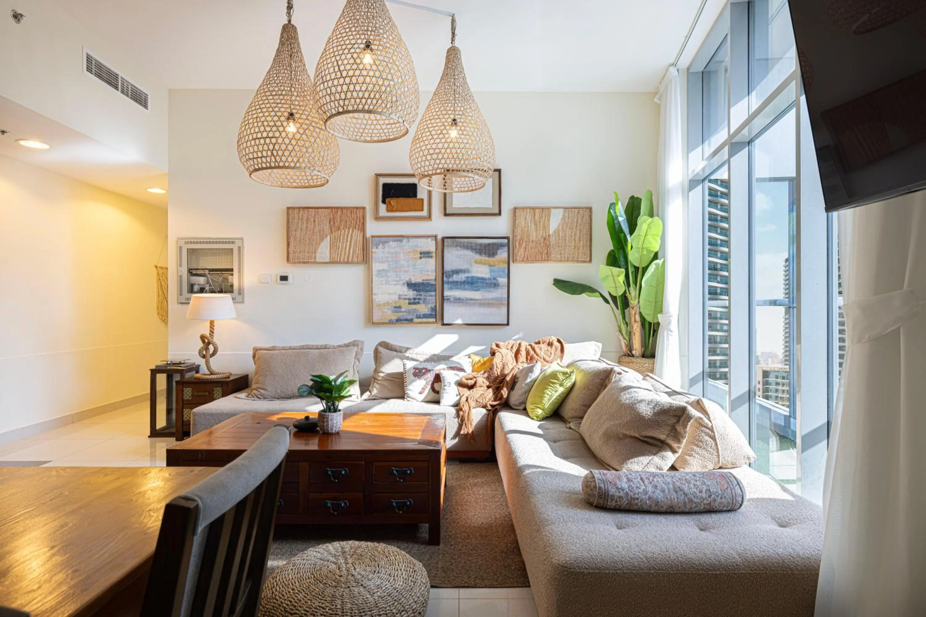 TV and multimedia in Stylish 3 bedrooms Boho-Style Home