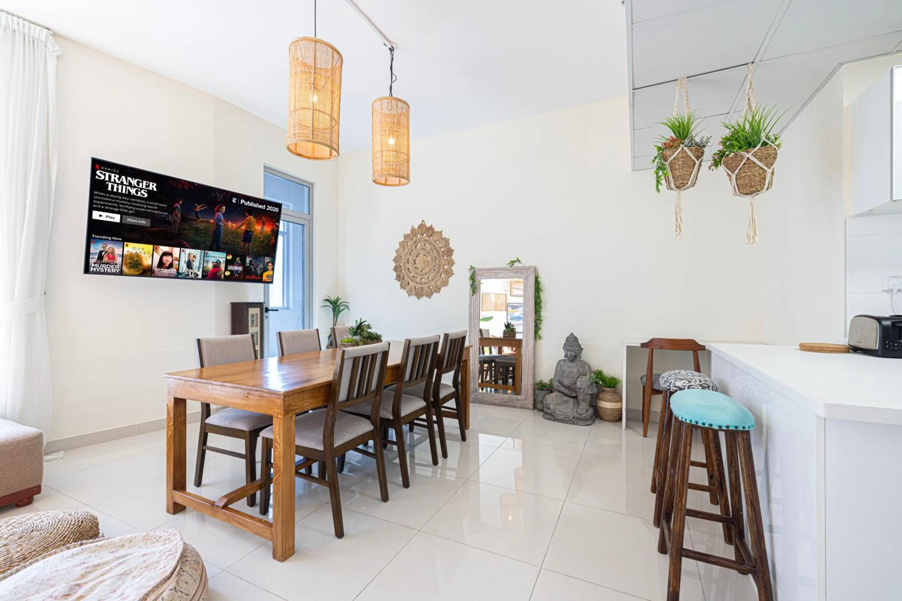 TV and multimedia in Stylish 3 bedrooms Boho-Style Home