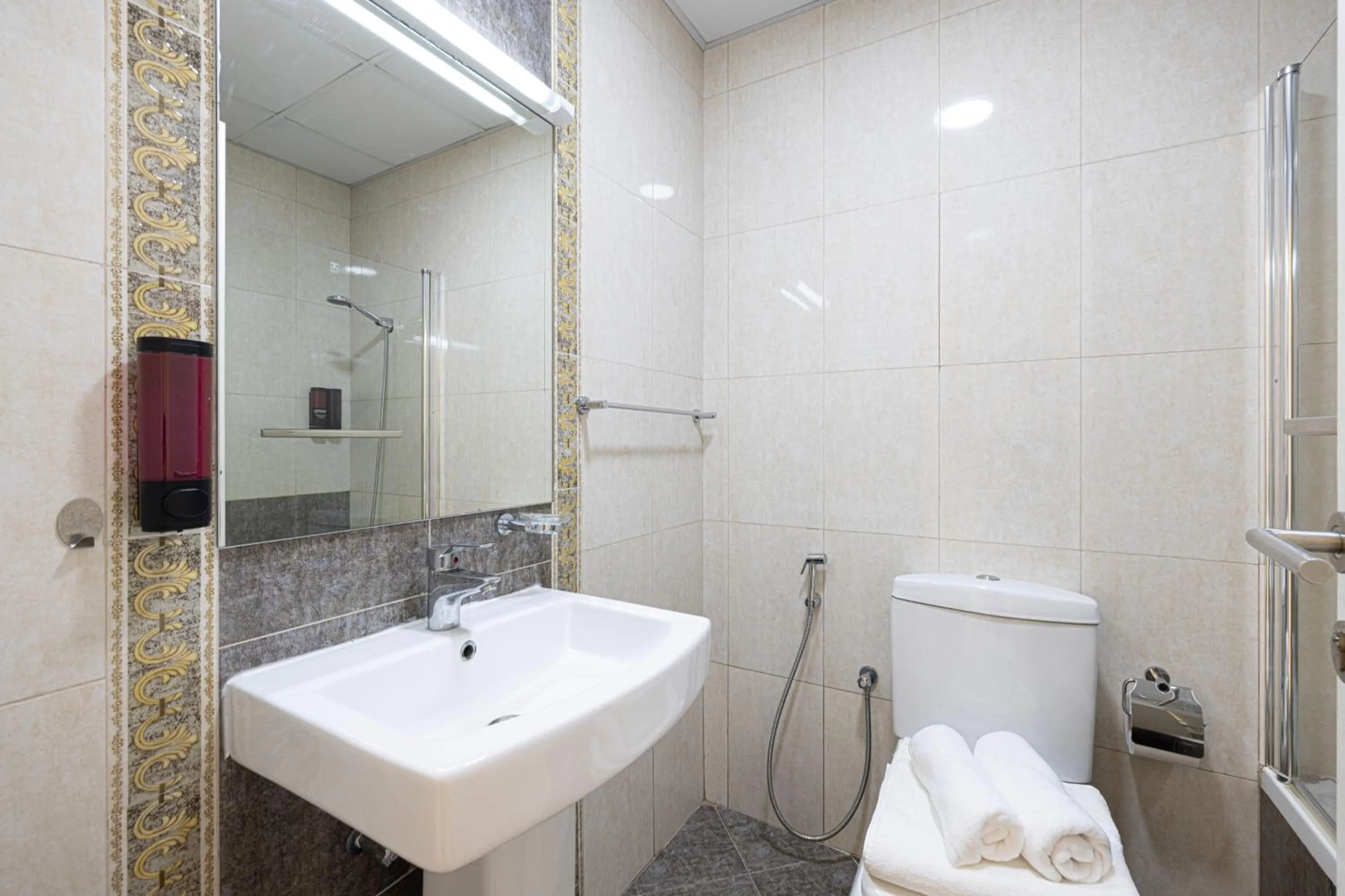 Shower in Stylish 3 bedrooms Boho-Style Home