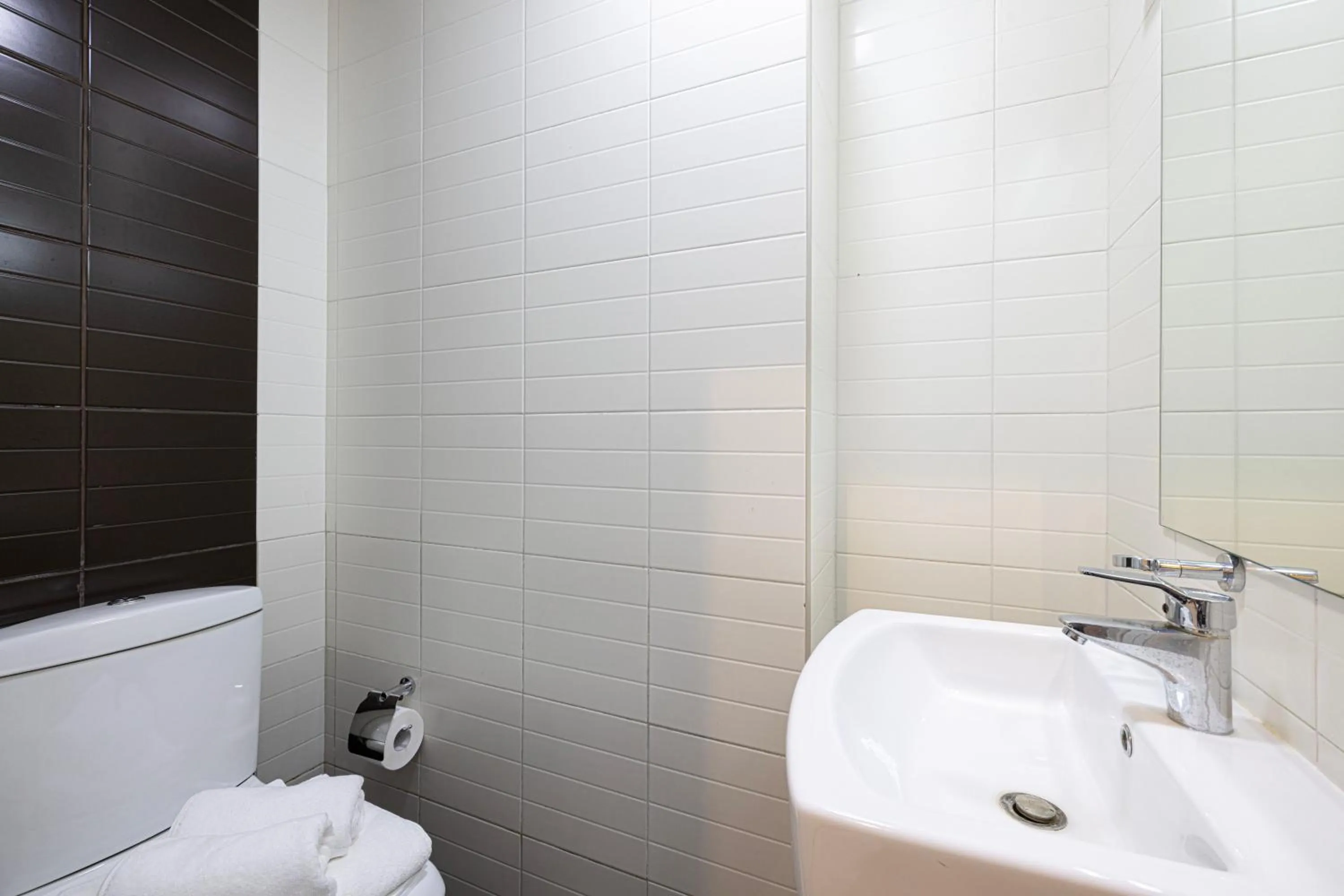 Shower in Stylish 3 bedrooms Boho-Style Home