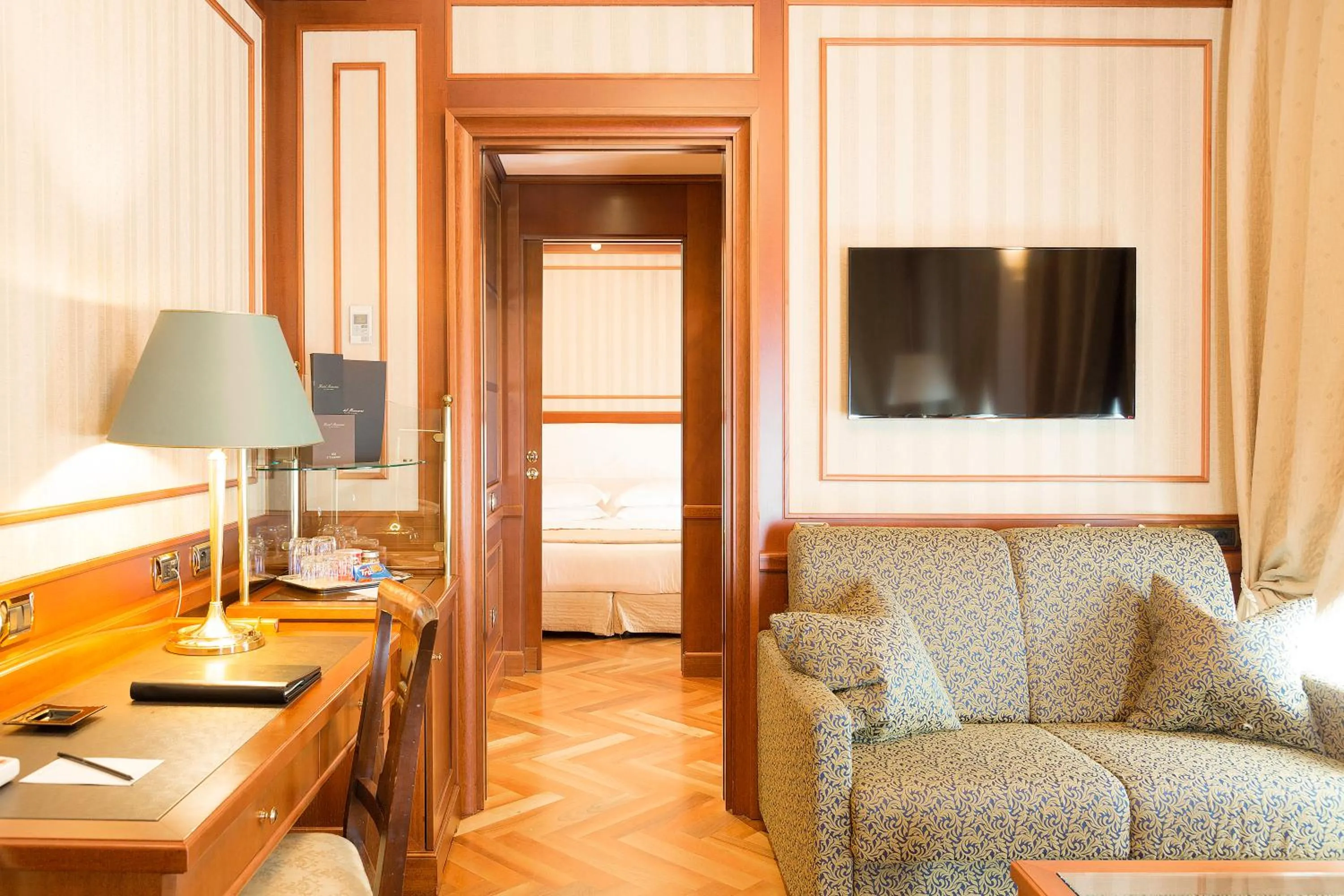 Photo of the whole room in Hotel Manzoni