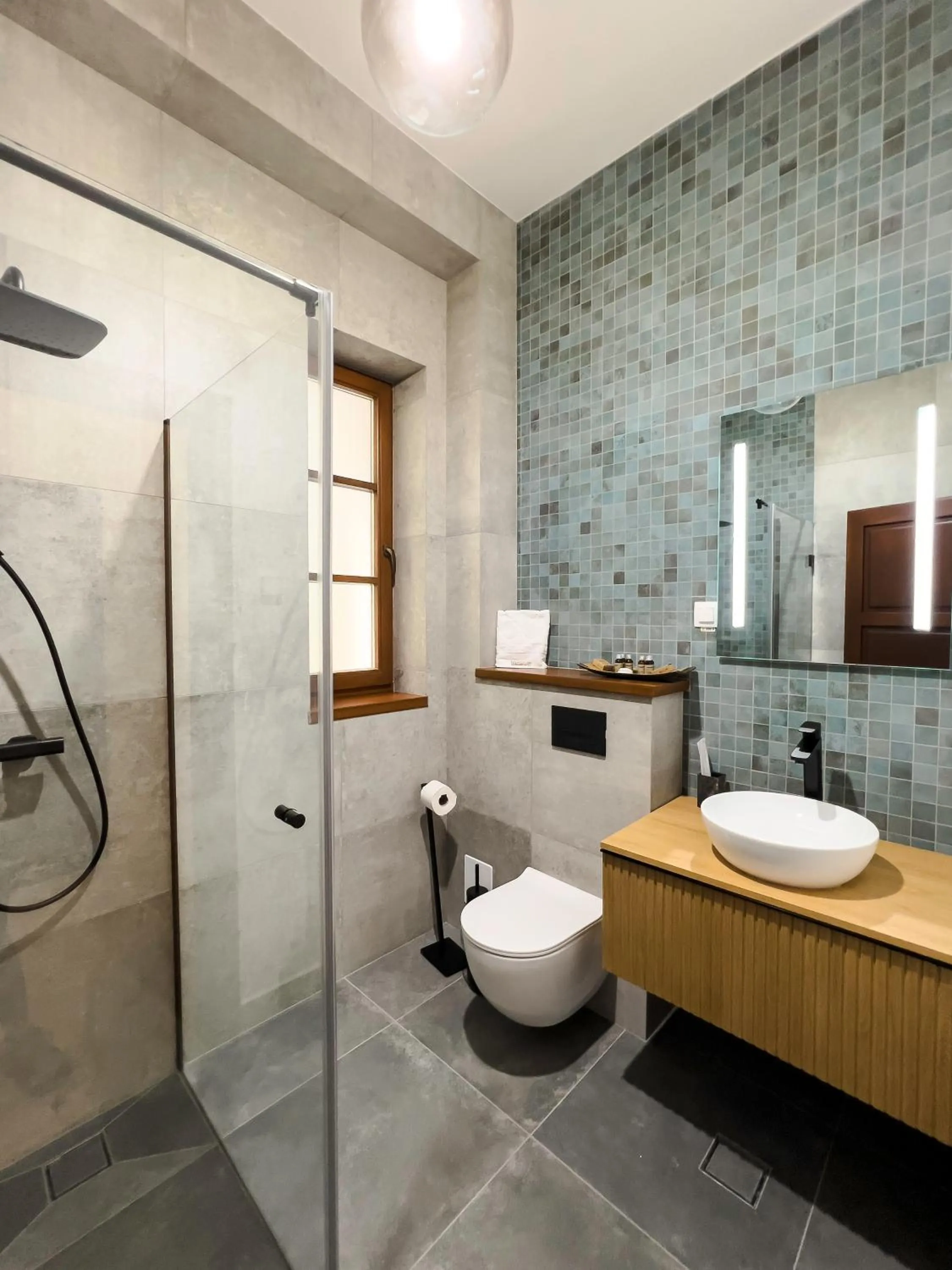 Shower in Wanderer Sighisoara