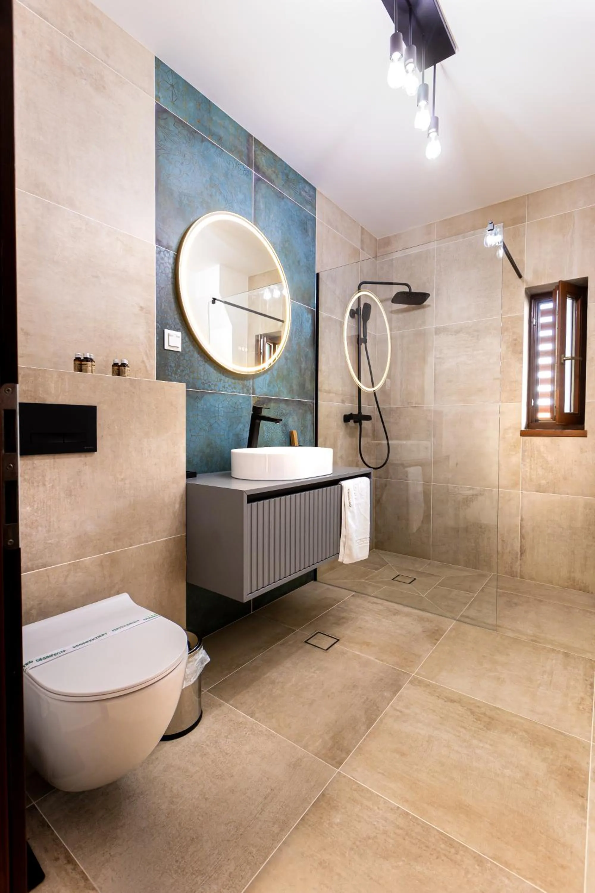 Shower in Wanderer Sighisoara