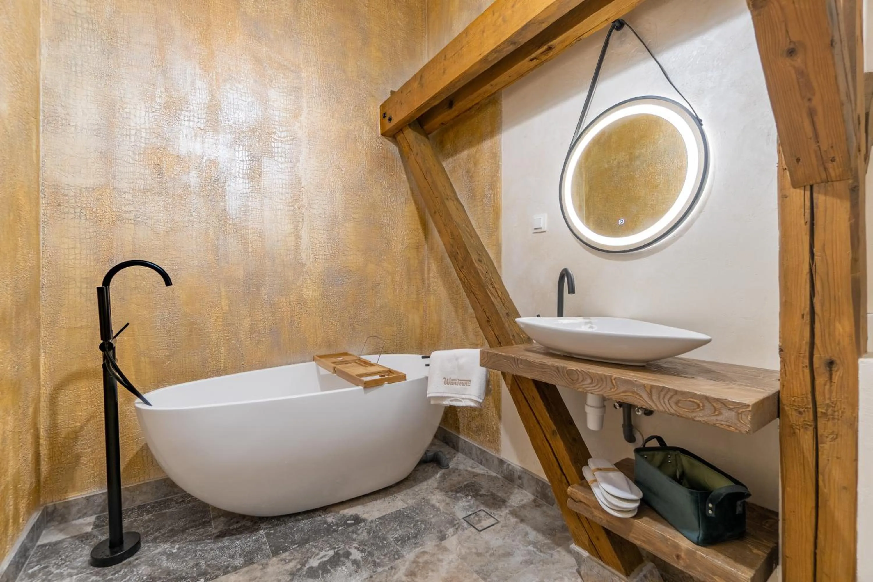 Bathroom in Wanderer Sighisoara