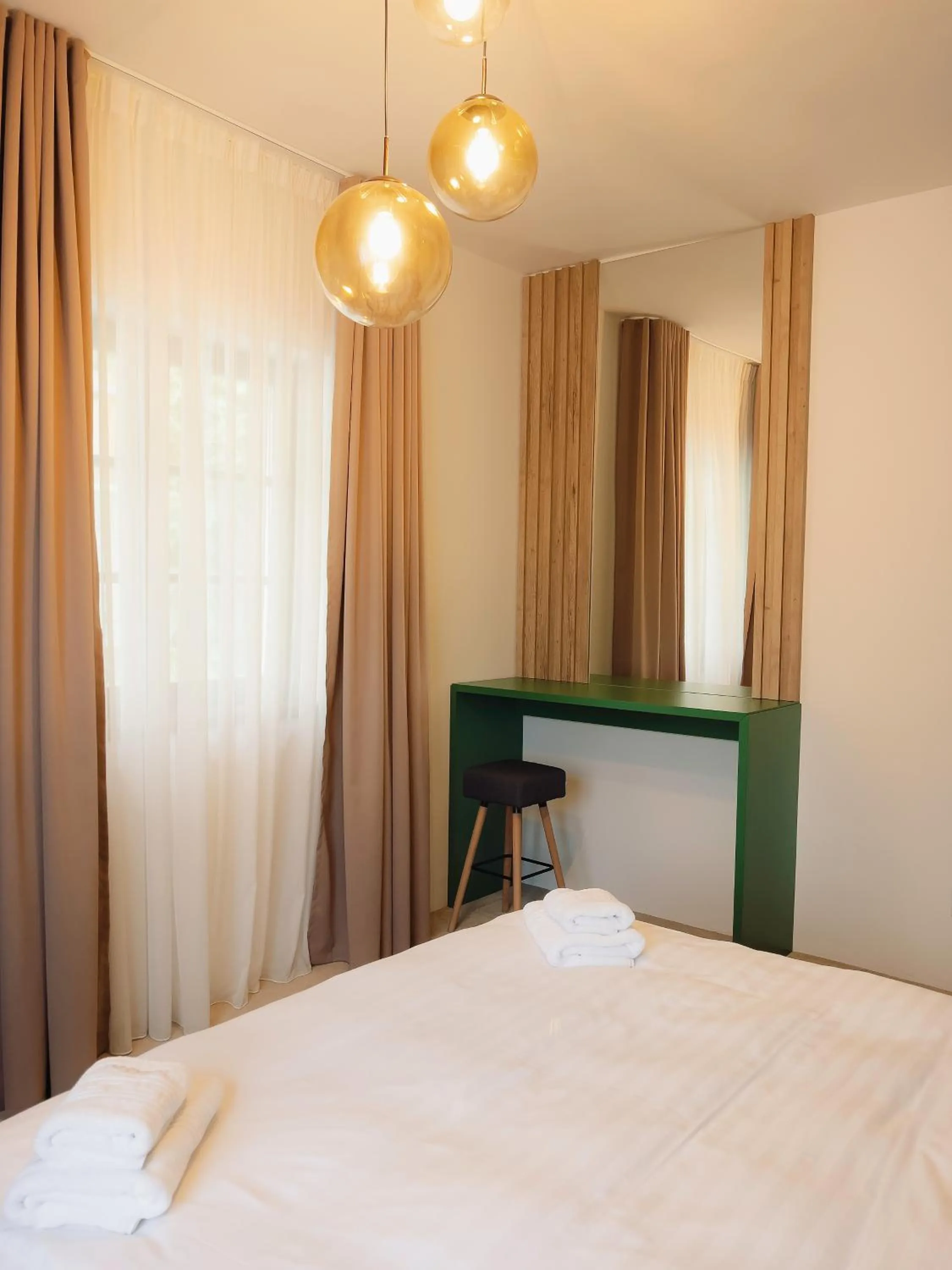 Photo of the whole room, Bed in Wanderer Sighisoara