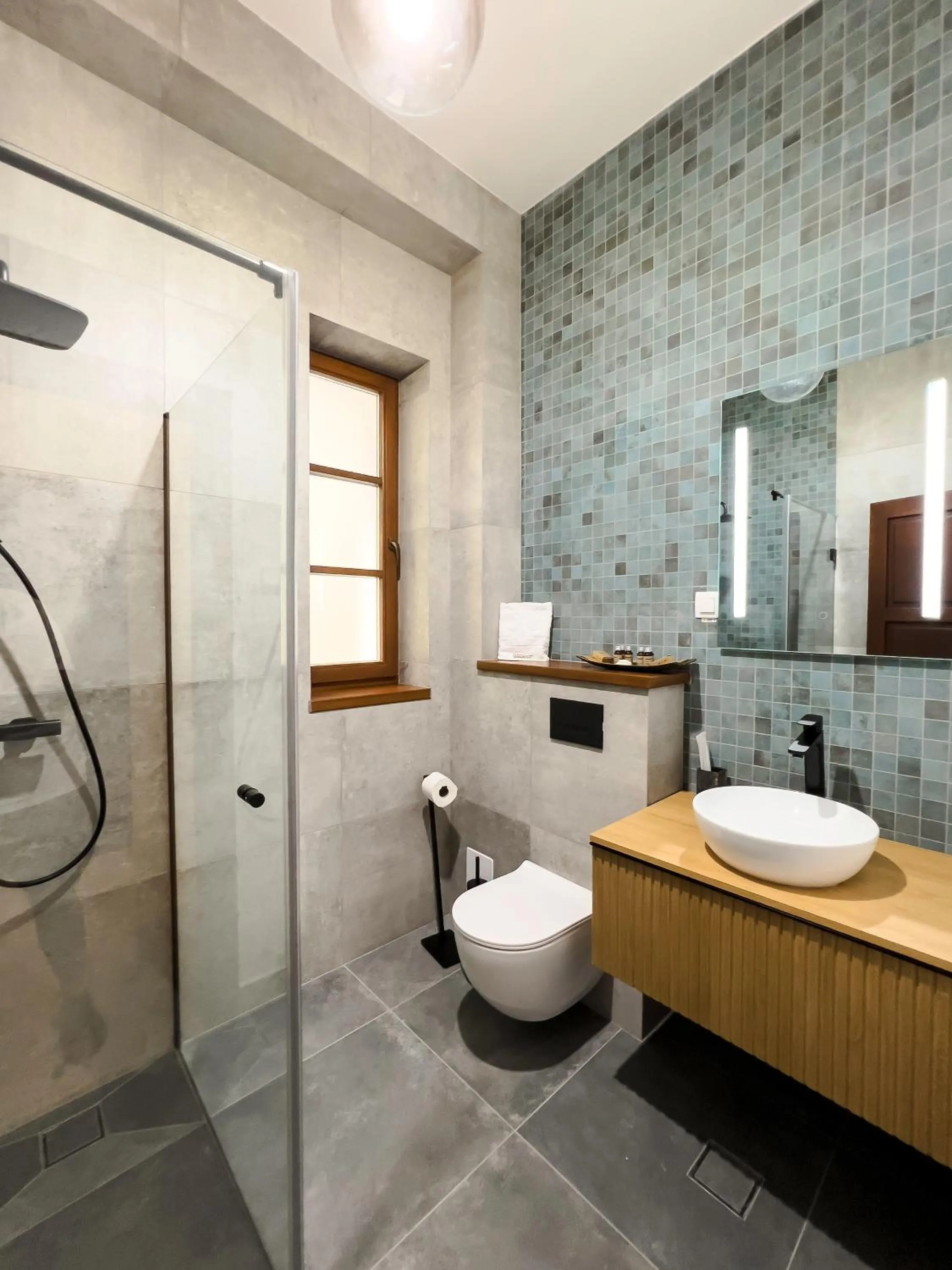 Shower in Wanderer Sighisoara