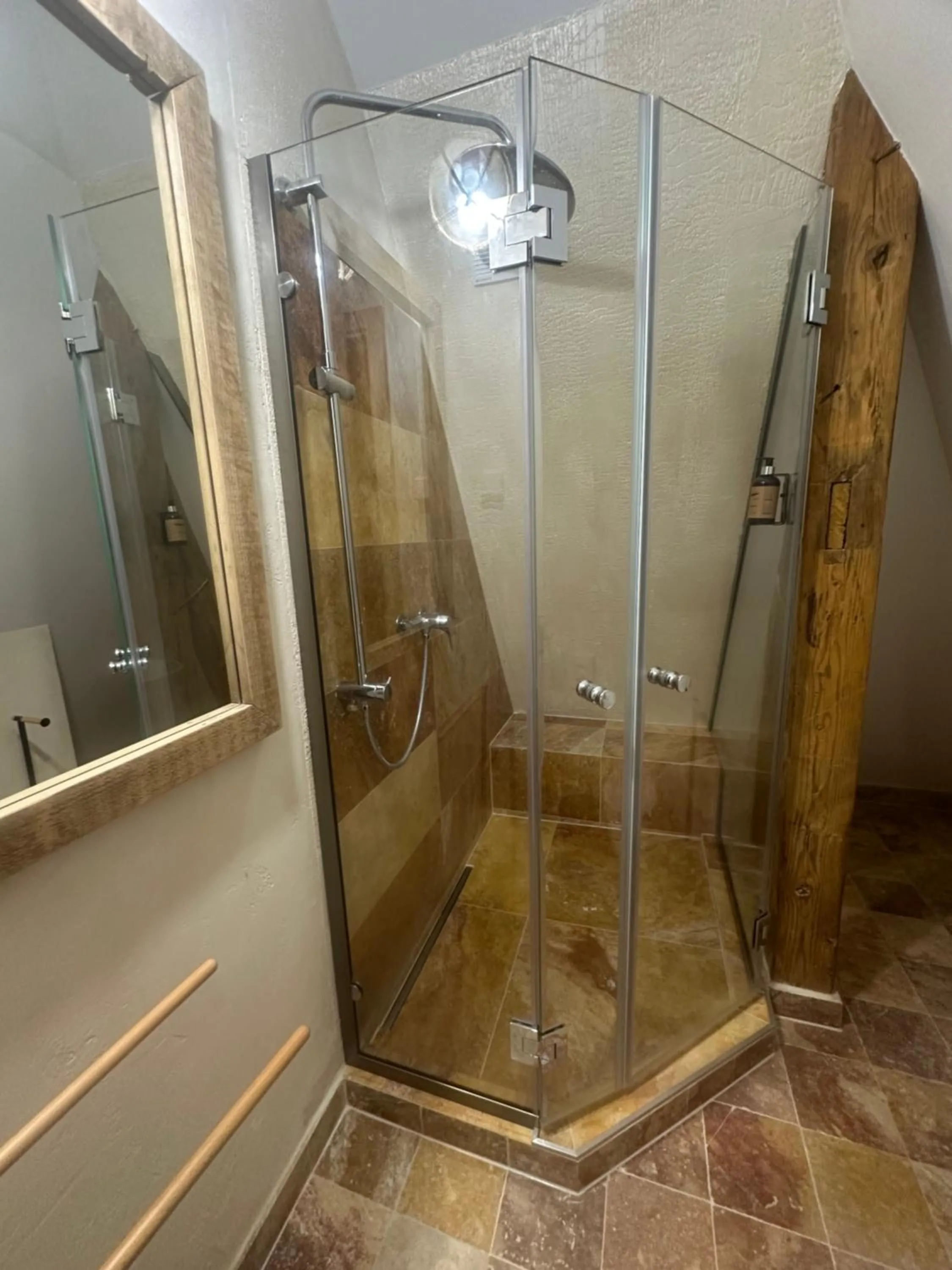 Shower in Wanderer Sighisoara