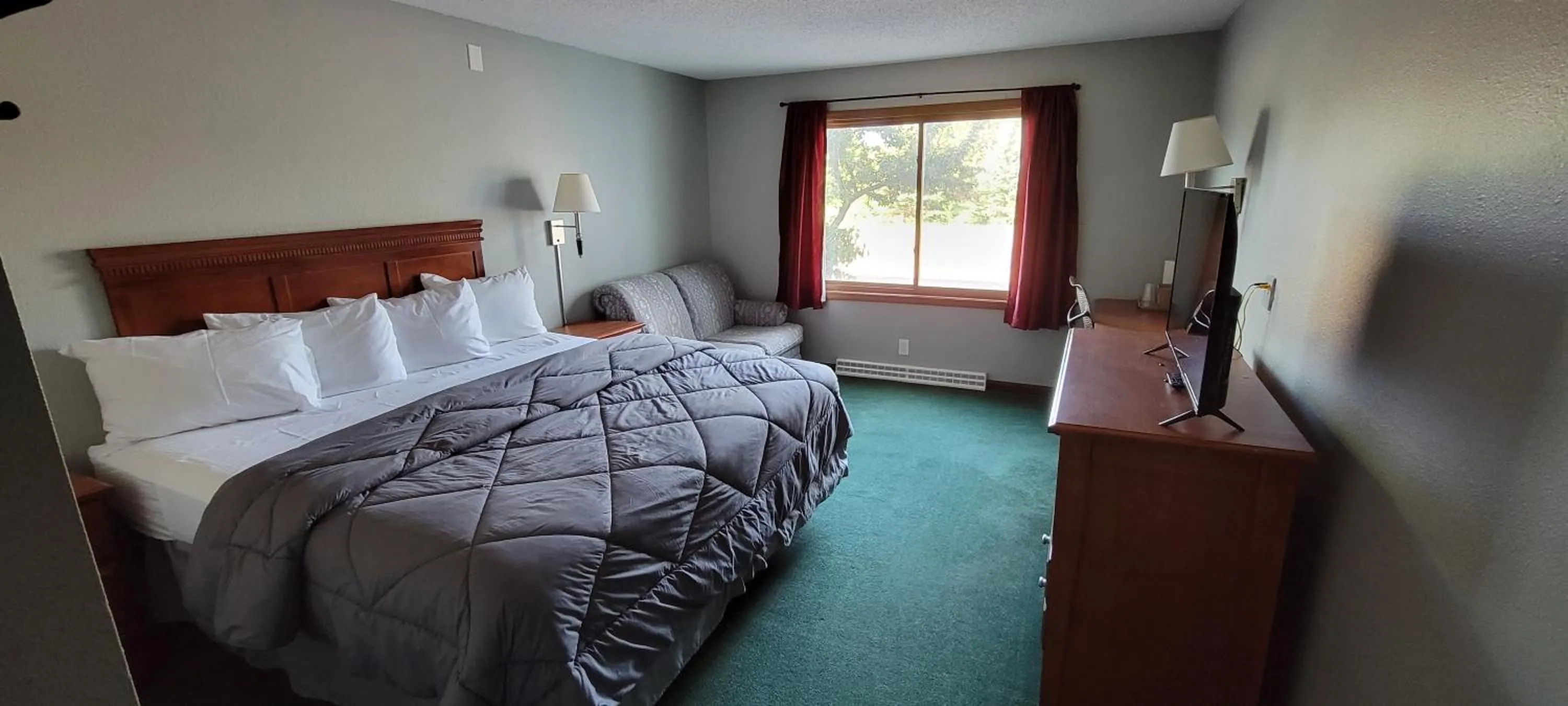 Bedroom, Bed in Snow Chasers Lodge
