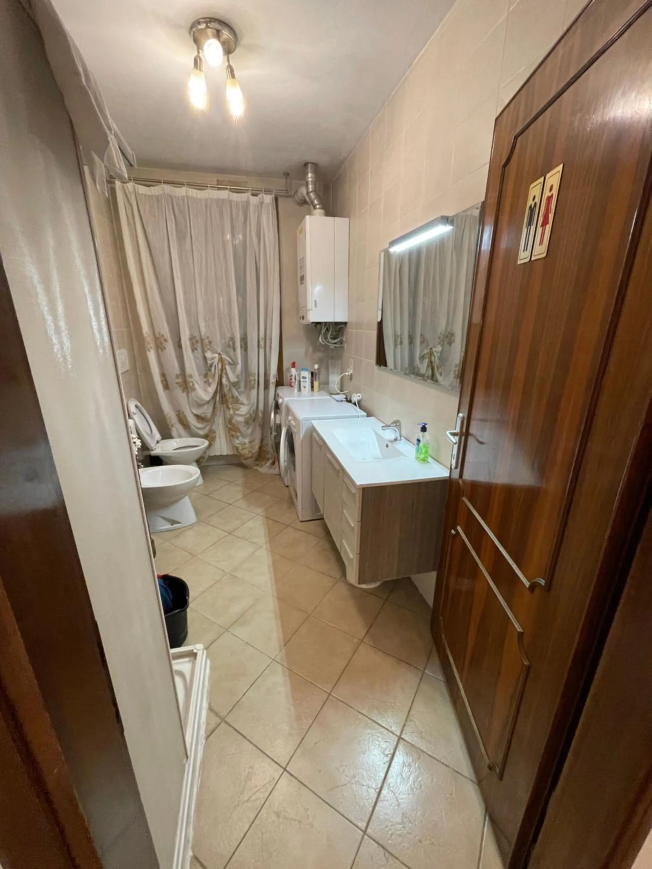 Bathroom in Harry's Canal View