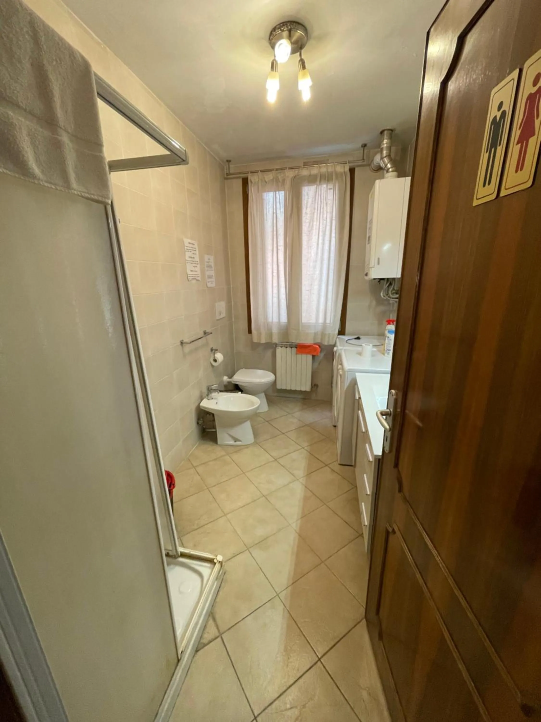 Bathroom in Harry's Canal View