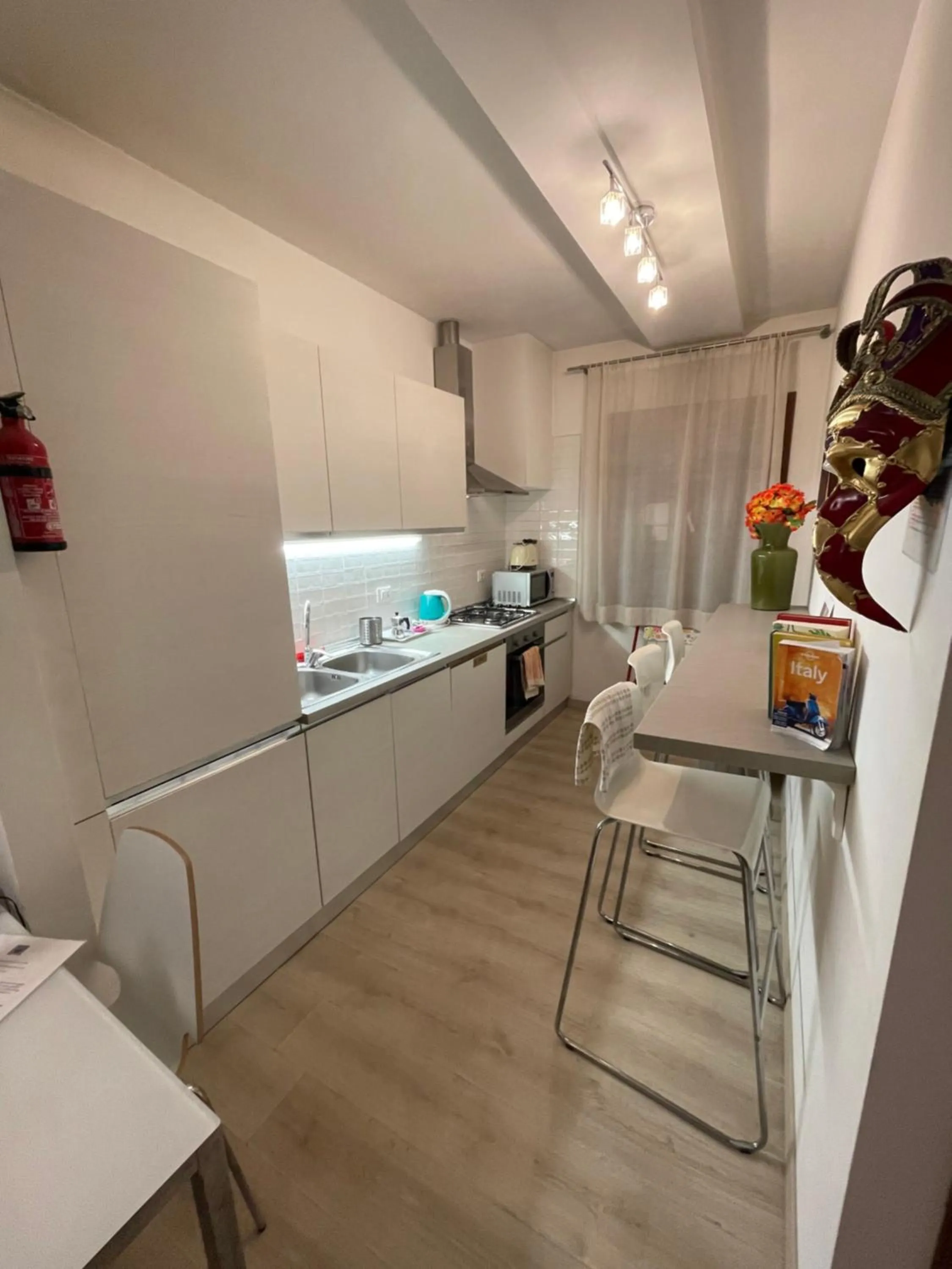 Communal kitchen in Harry's Canal View