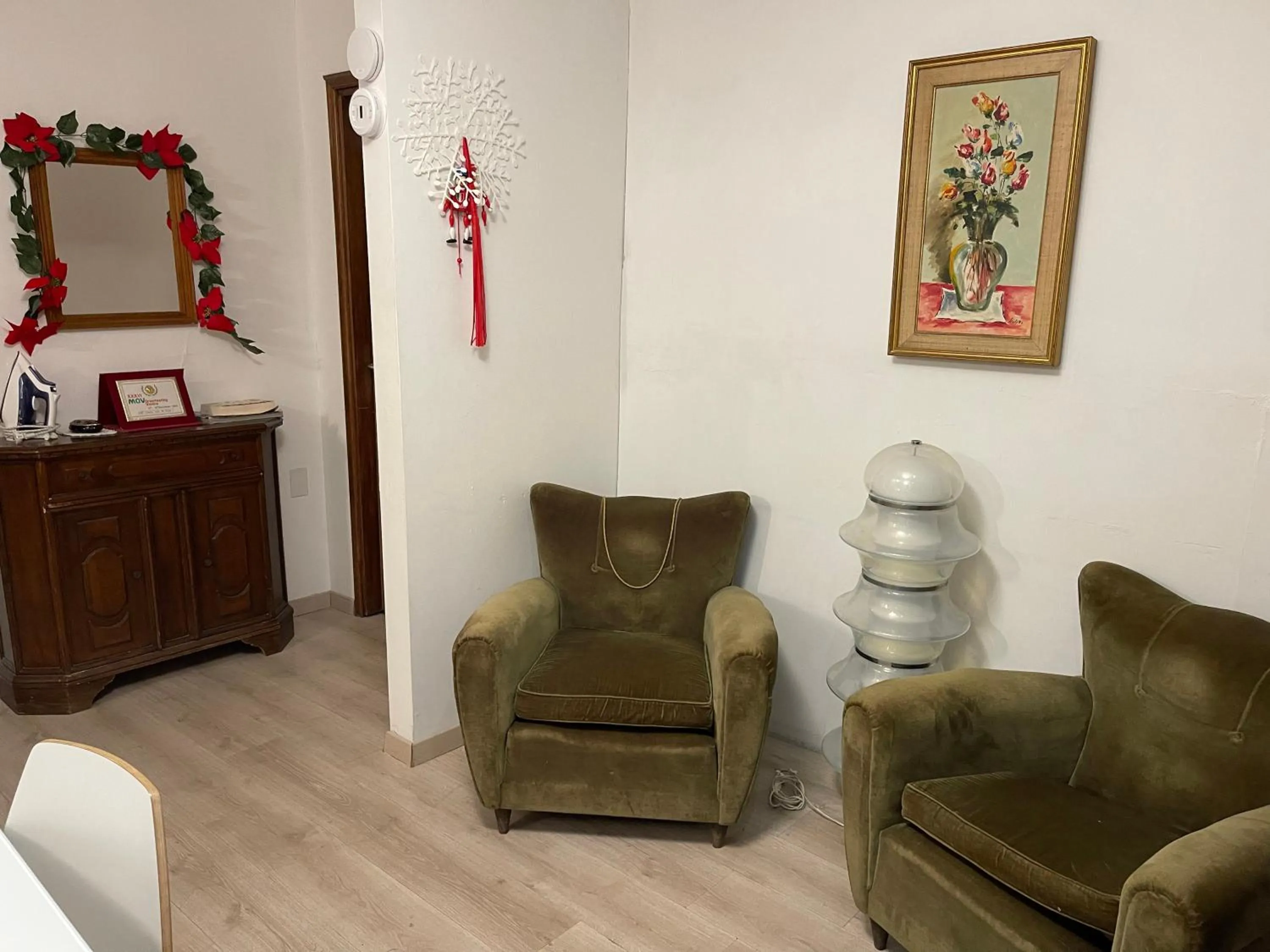 Seating area in Harry's Canal View