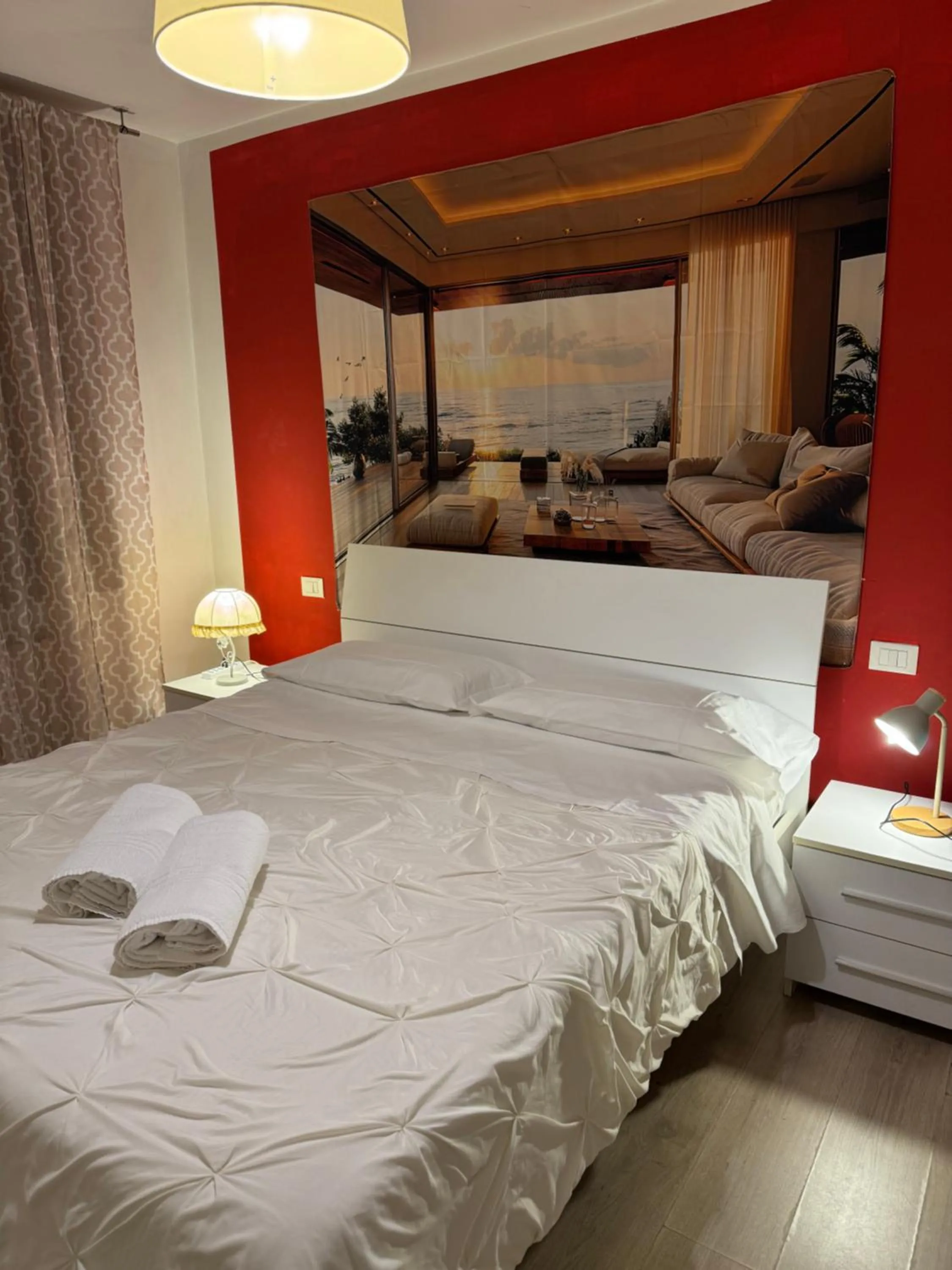 Photo of the whole room, Bed in Harry's Canal View