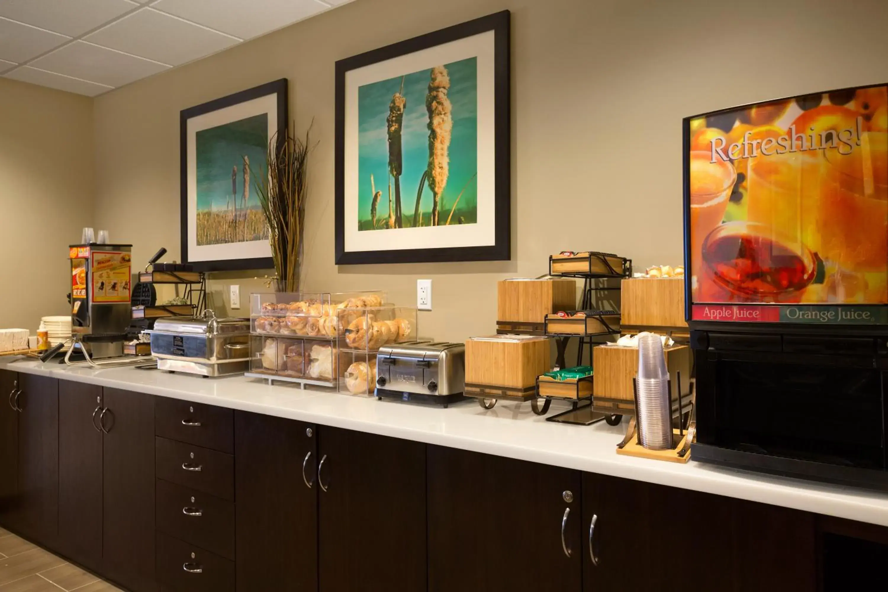 Restaurant/places to eat in Microtel Inn & Suites by Wyndham Lloydminster Restaurant/places to eat in Microtel Inn & Suites by Wyndham Lloydminster